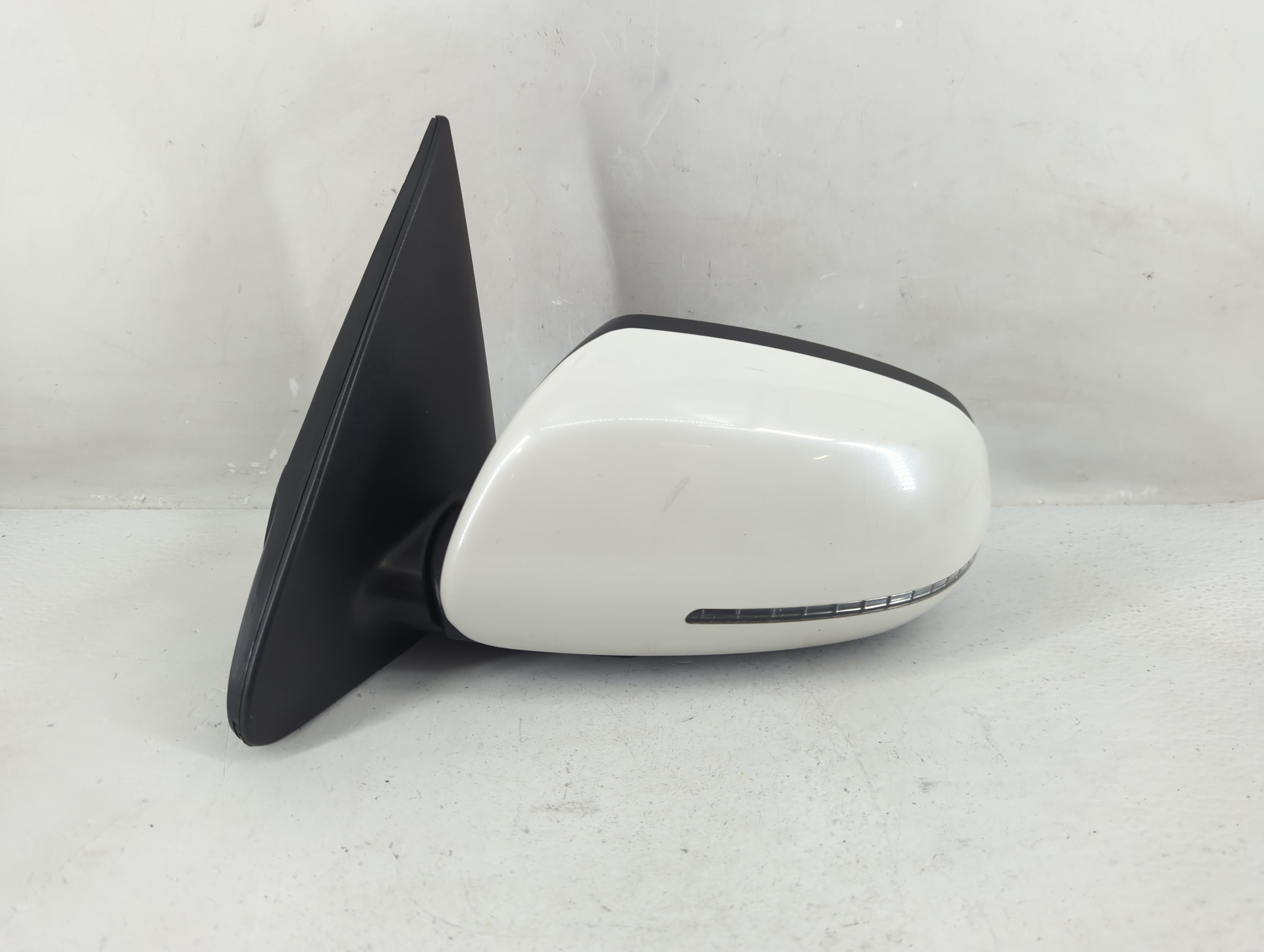 2013-2013 Kia Forte Driver Left Side View Power Door Mirror White 1229983 - Oemusedautoparts1.com