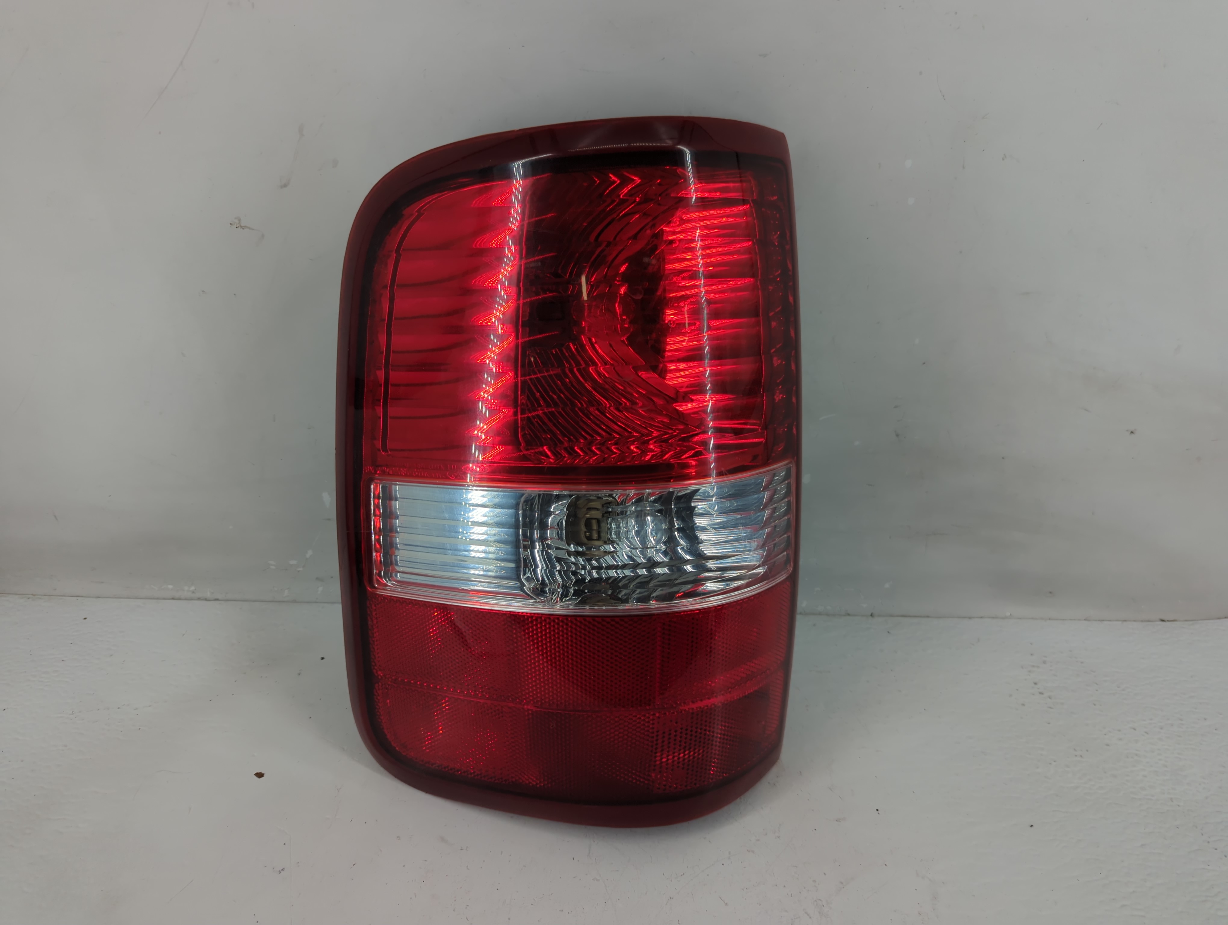 1997-2003 Ford F-150 Driver Left Side Tail Light Taillight Oem 1229994 - Oemusedautoparts1.com