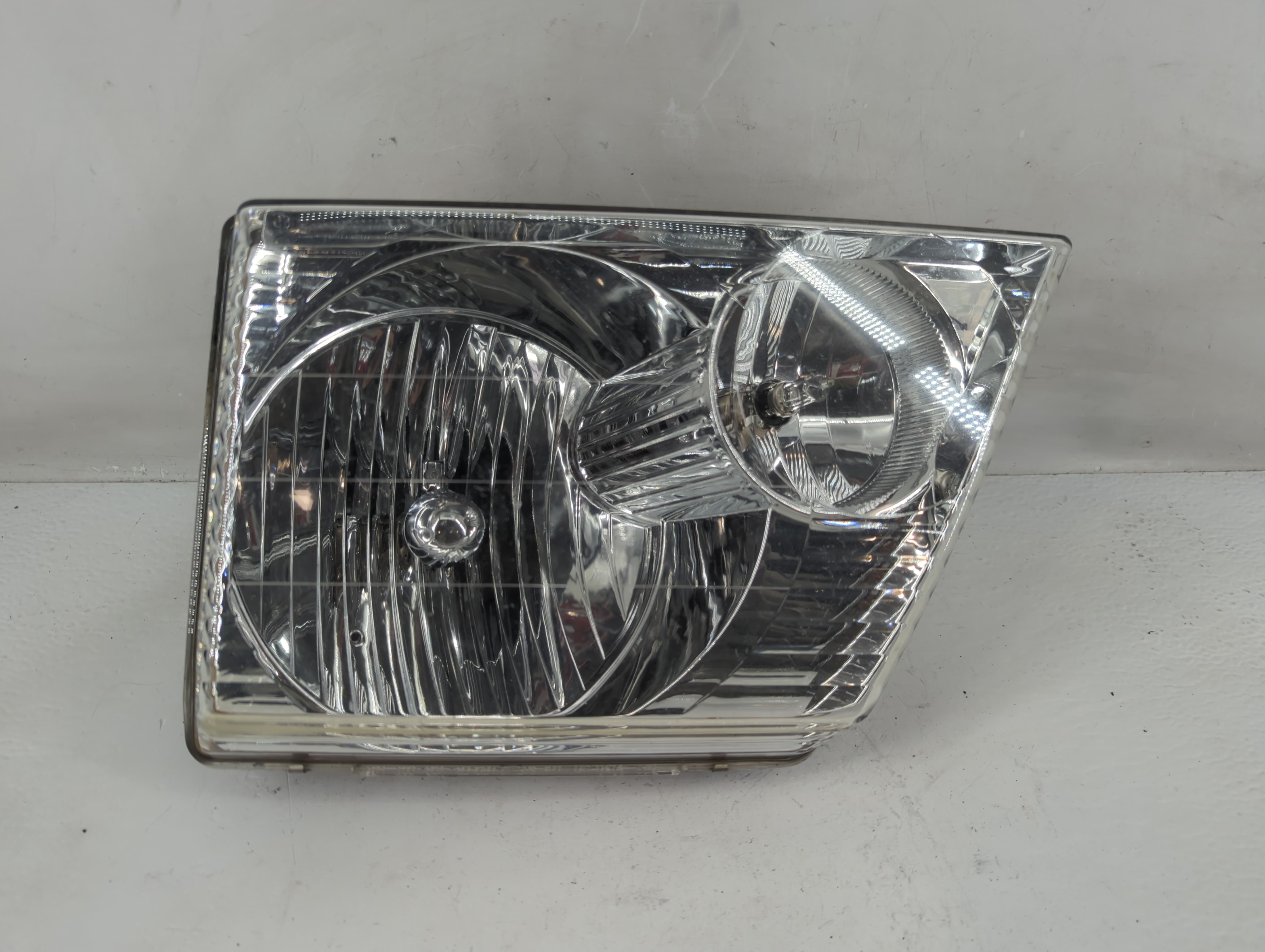 Picture of 2002-2005 Ford Explorer Driver Left Oem Head Light Headlight Lamp 1230509