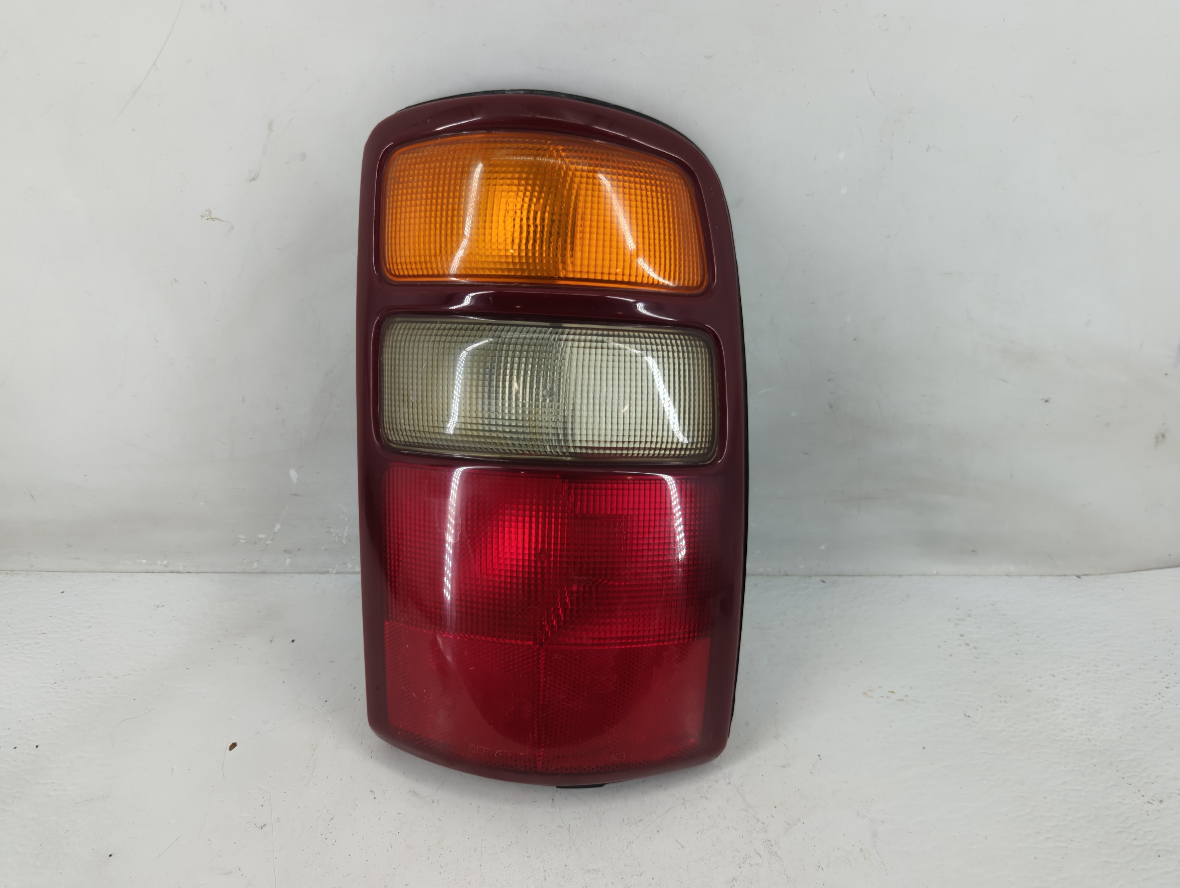 Picture of 2000 Chevrolet Suburban 1500 Passenger Right Side Tail Light Taillight Oem 1230845