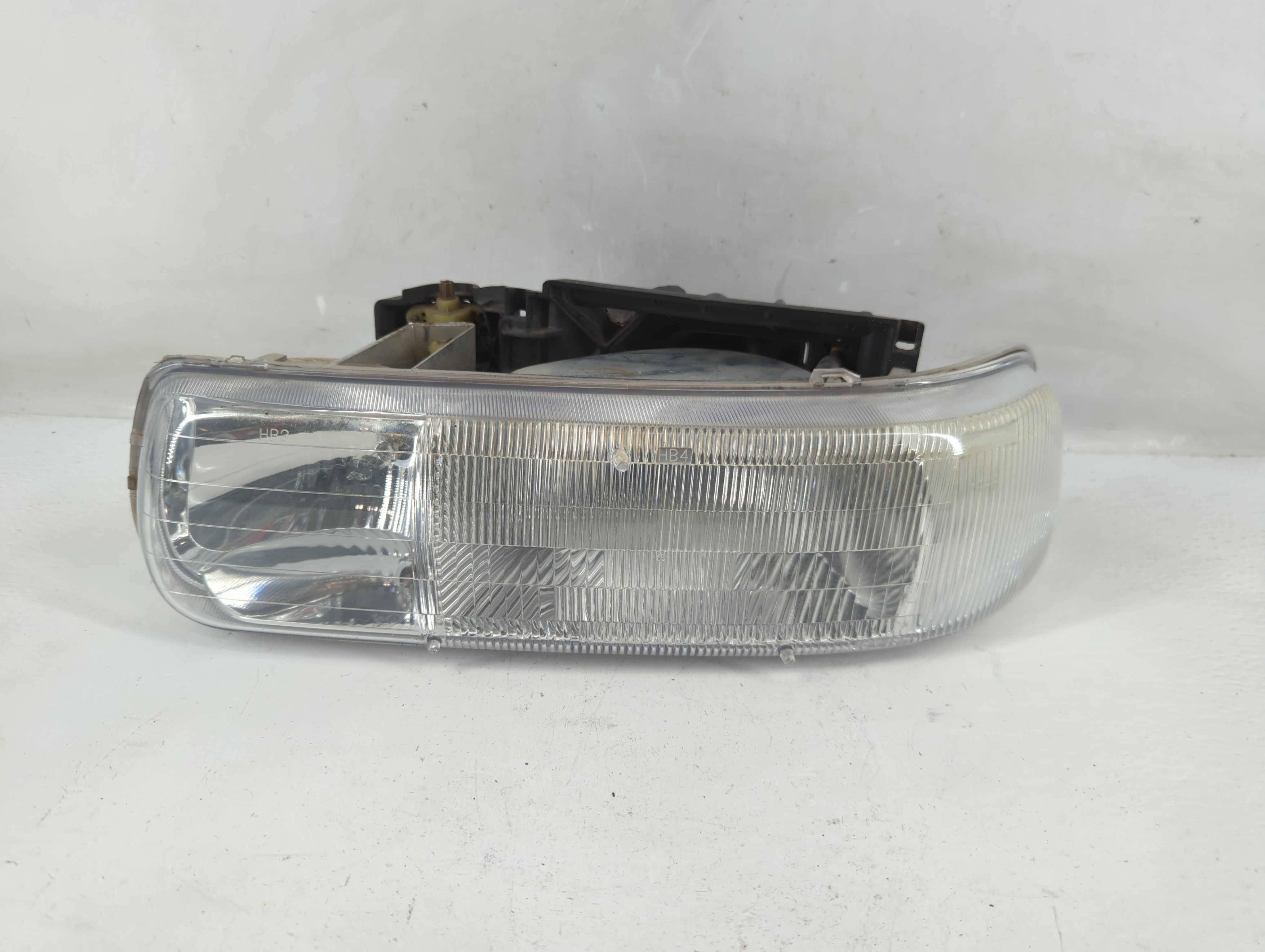 Picture of 2000-2006 Chevrolet Tahoe Passenger Right Oem Head Light Headlight Lamp 1231123