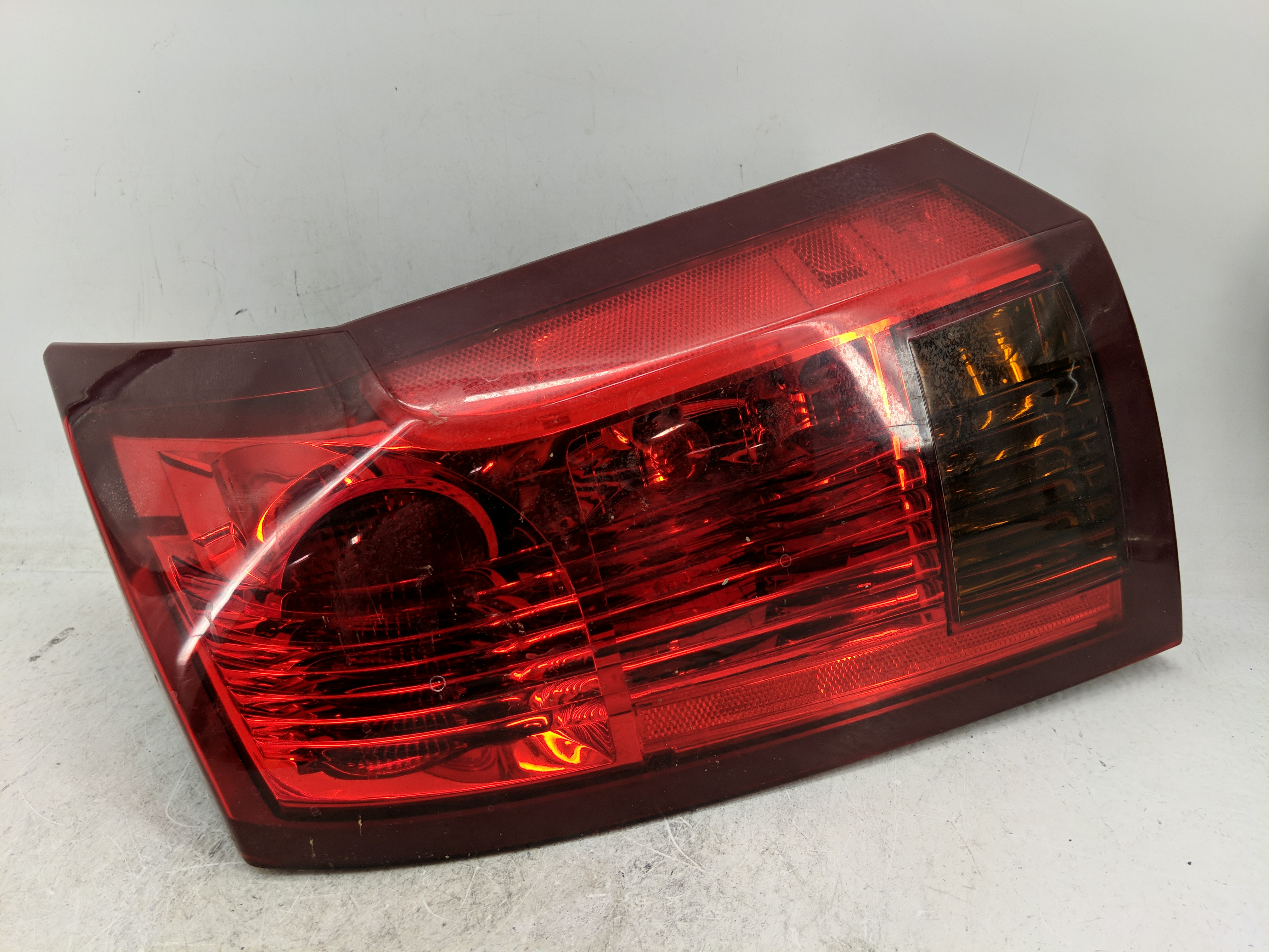 2004-2007 Cadillac Cts Driver Left Side Tail Light Taillight Oem 1231307 - Oemusedautoparts1.com