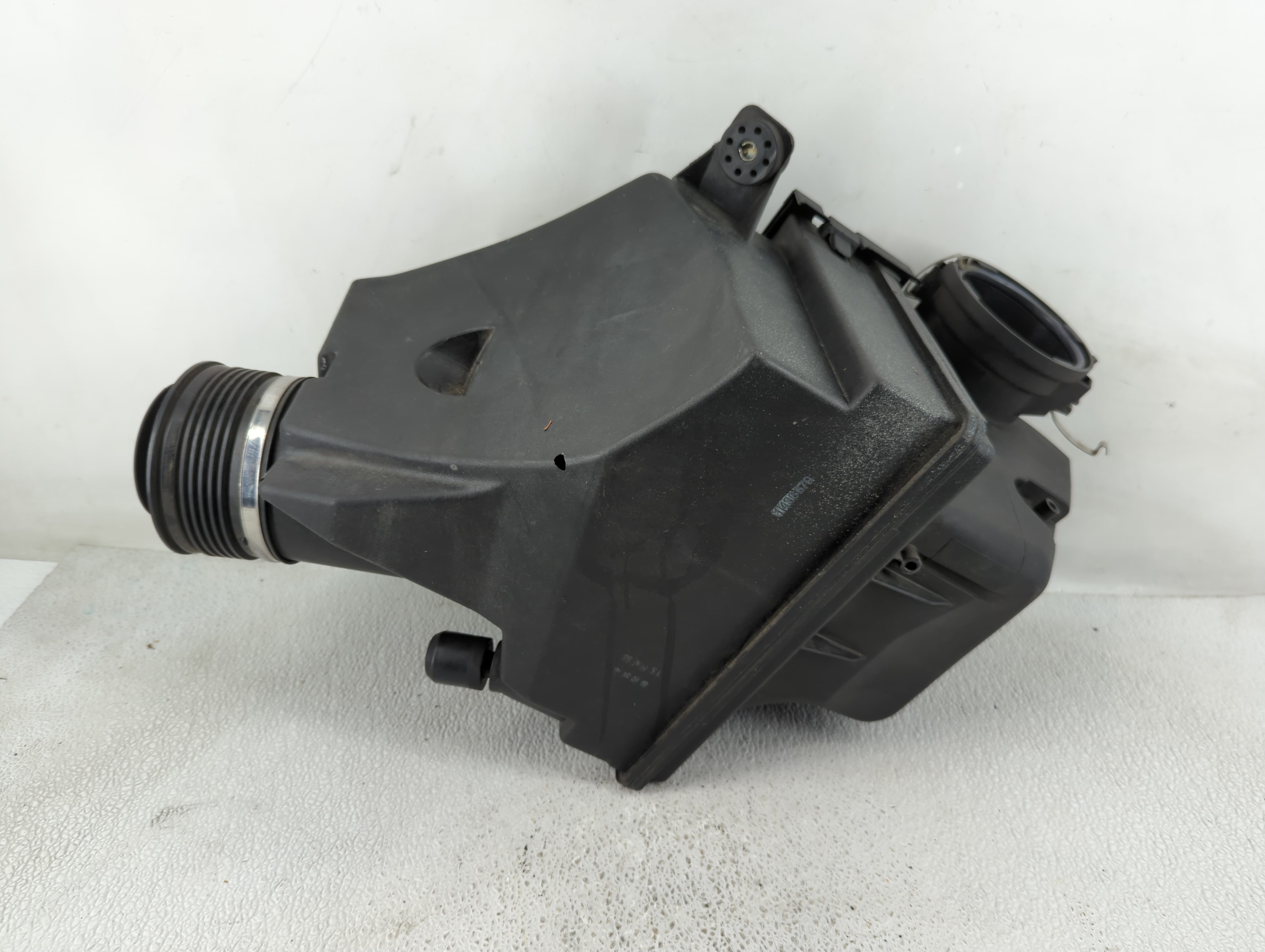 Picture of 2001-2006 Bmw M3 Air Cleaner Intake-duct Hose Tube 1231579