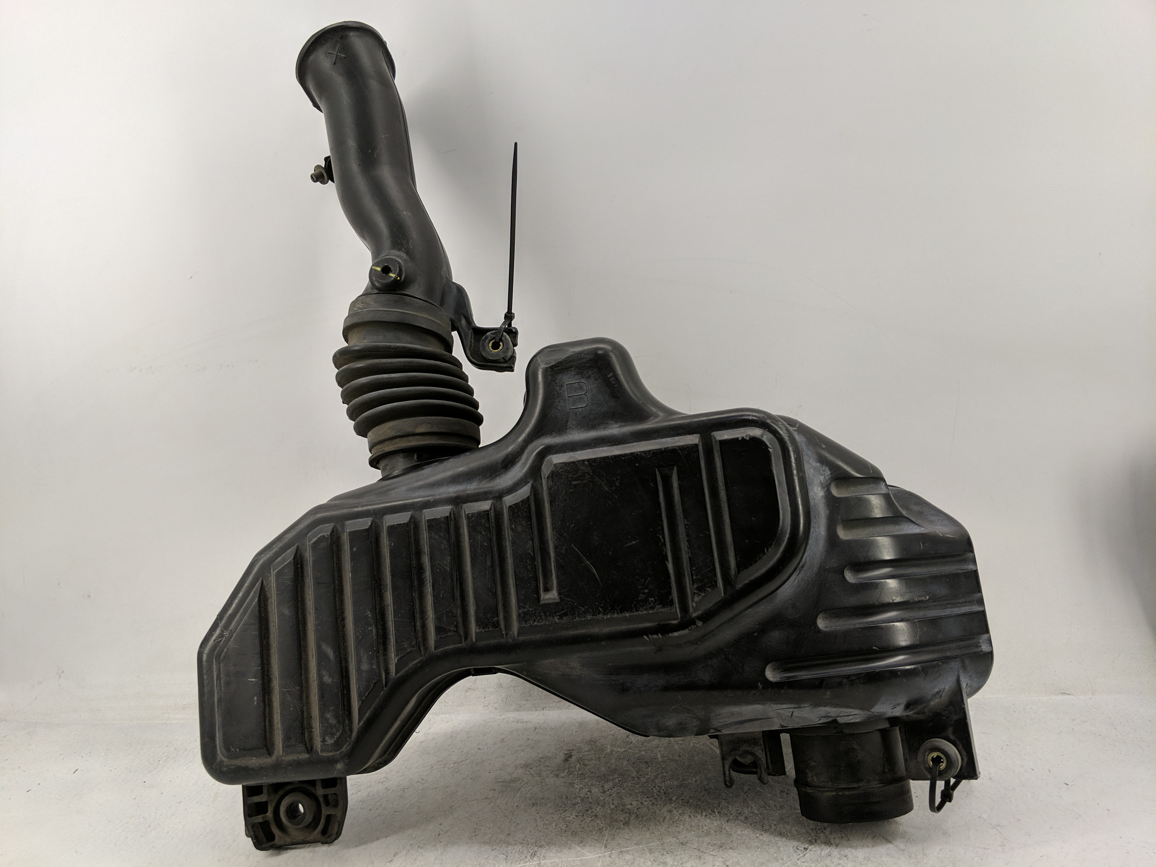 Picture of 2004-2005 Honda Civic Air Cleaner Intake-duct Hose Tube 1231598