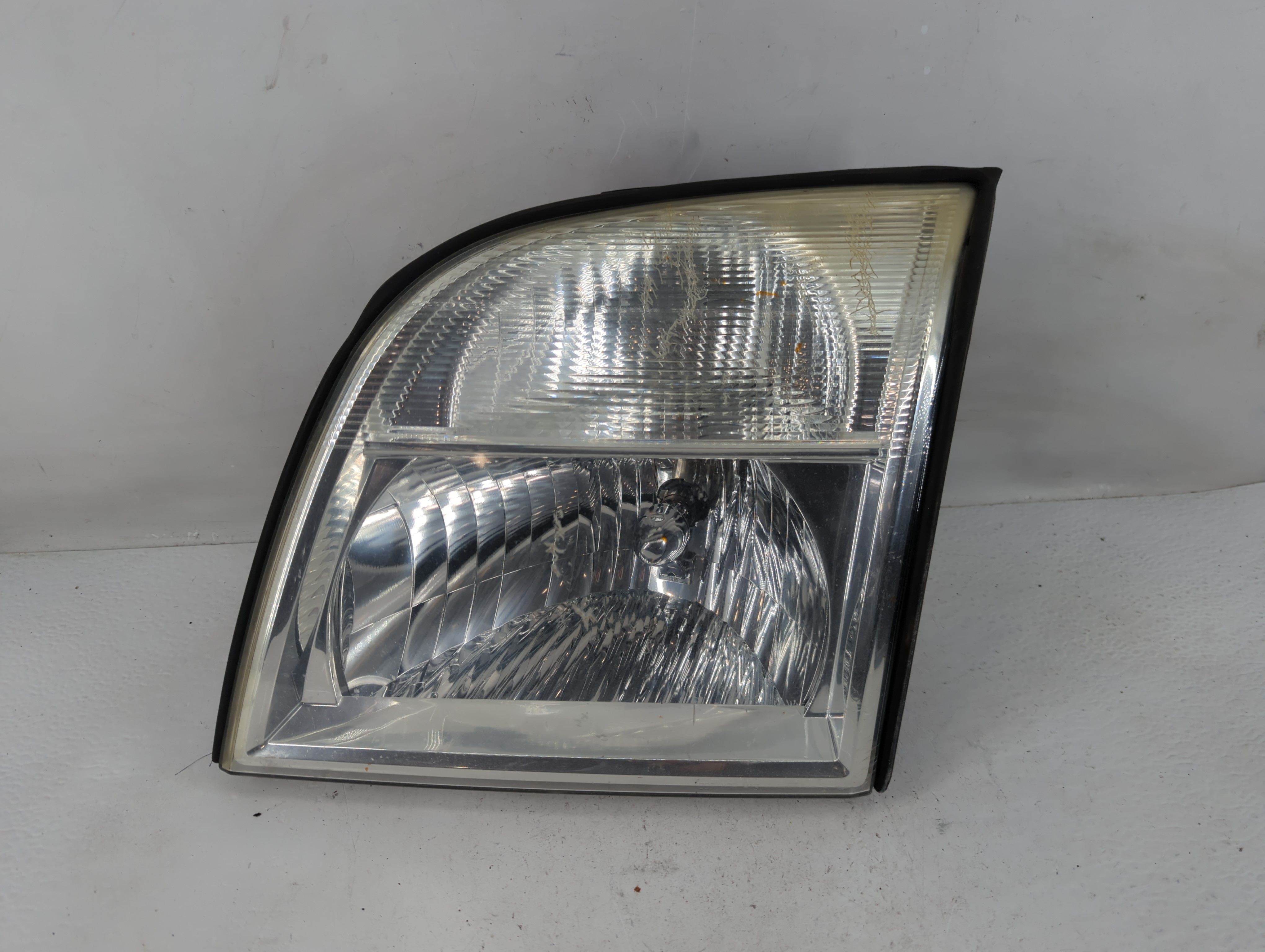 Picture of 2002-2005 Mercury Mountaineer Driver Left Oem Head Light Headlight Lamp 1231622