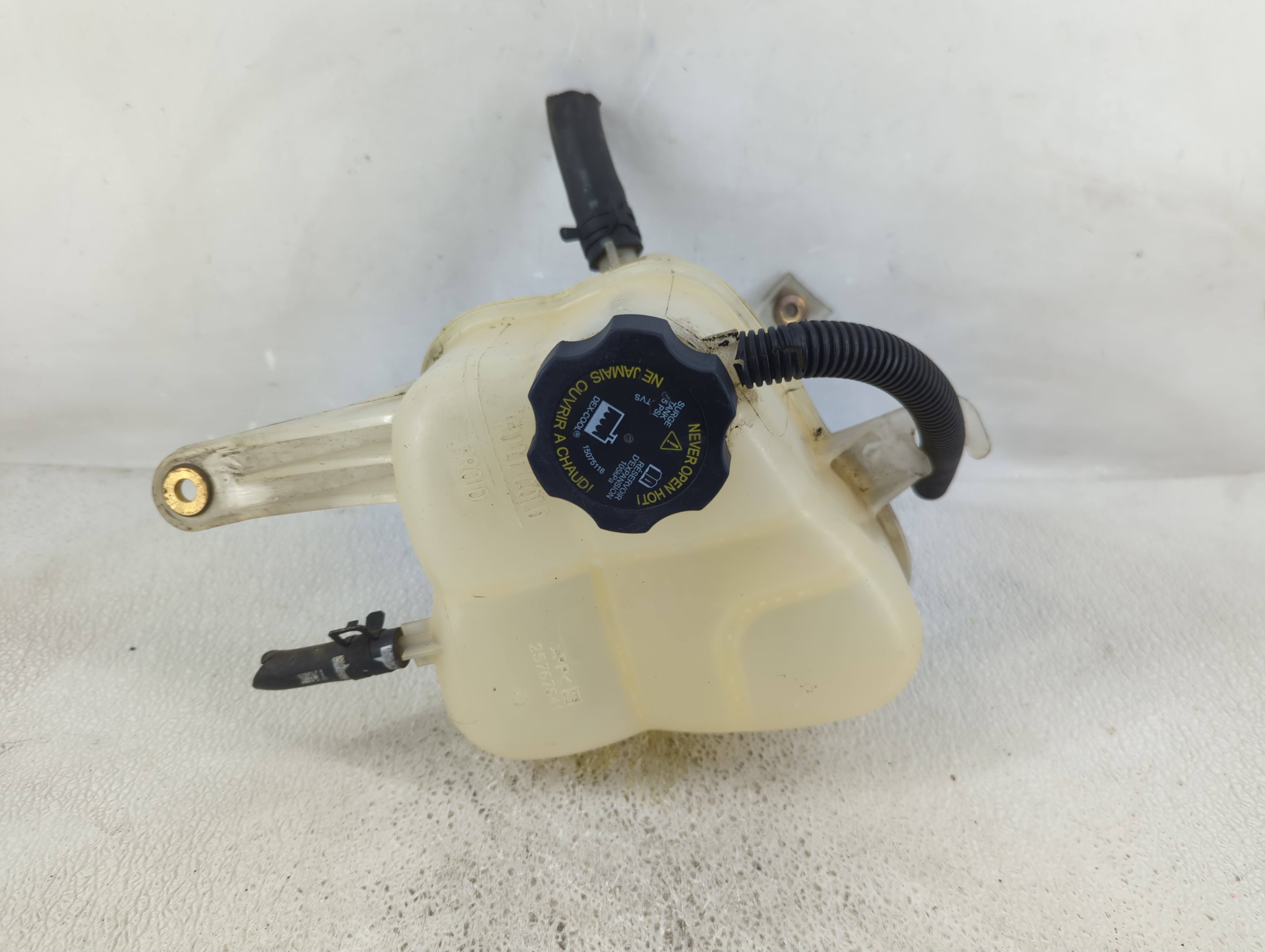 Picture of 2004-2006 Cadillac Srx Radiator Coolant Overflow Expansion Tank Bottle 1232246