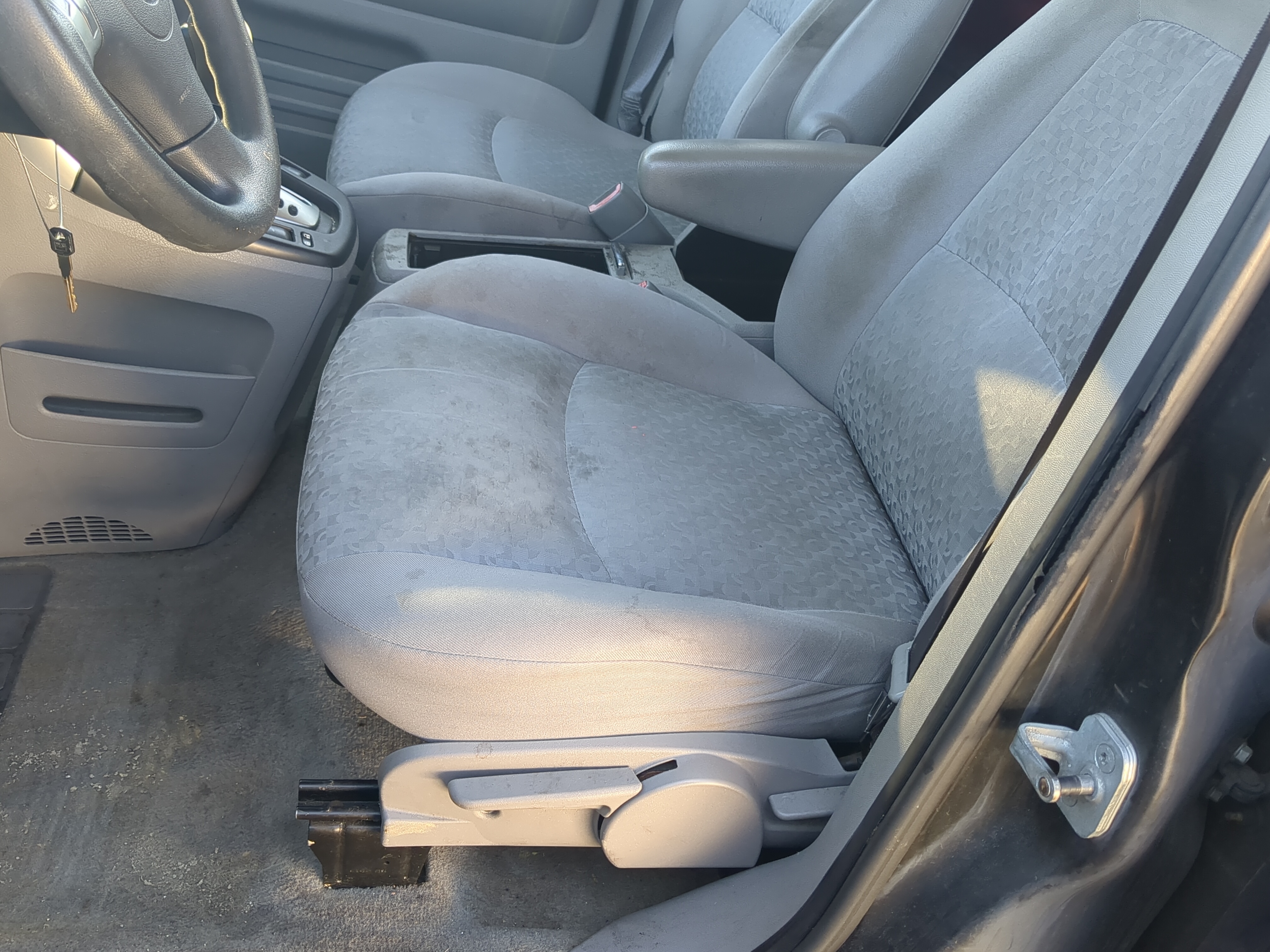 2006-2007 Saturn Vue Driver Front Seat Oem 1232319 - Oemusedautoparts1.com