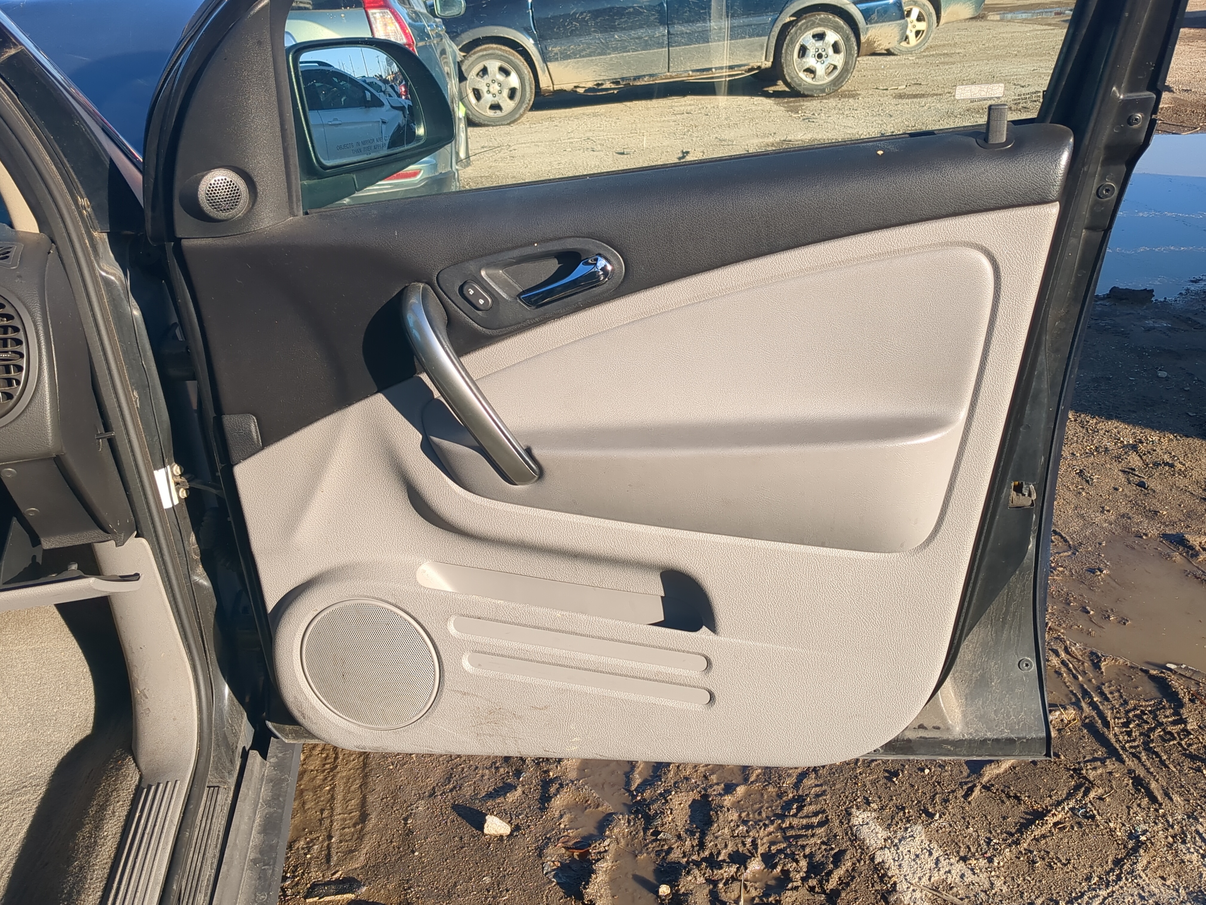 Picture of 2007 Saturn Vue Front Right Passenger Interior Door Panel Trim 1232374
