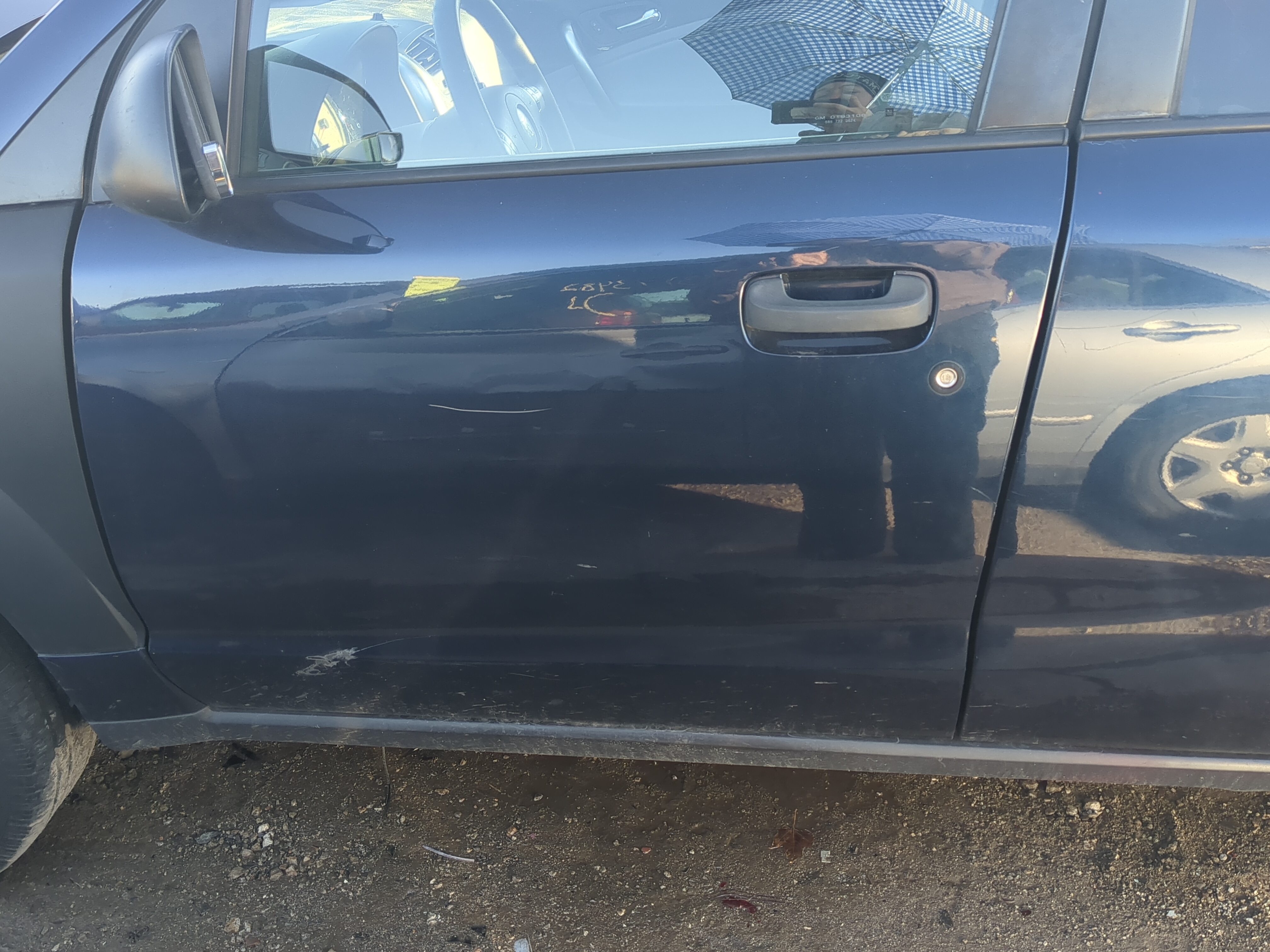 2006-2007 Saturn Vue Driver Front Door Oem 1232395 - Oemusedautoparts1.com