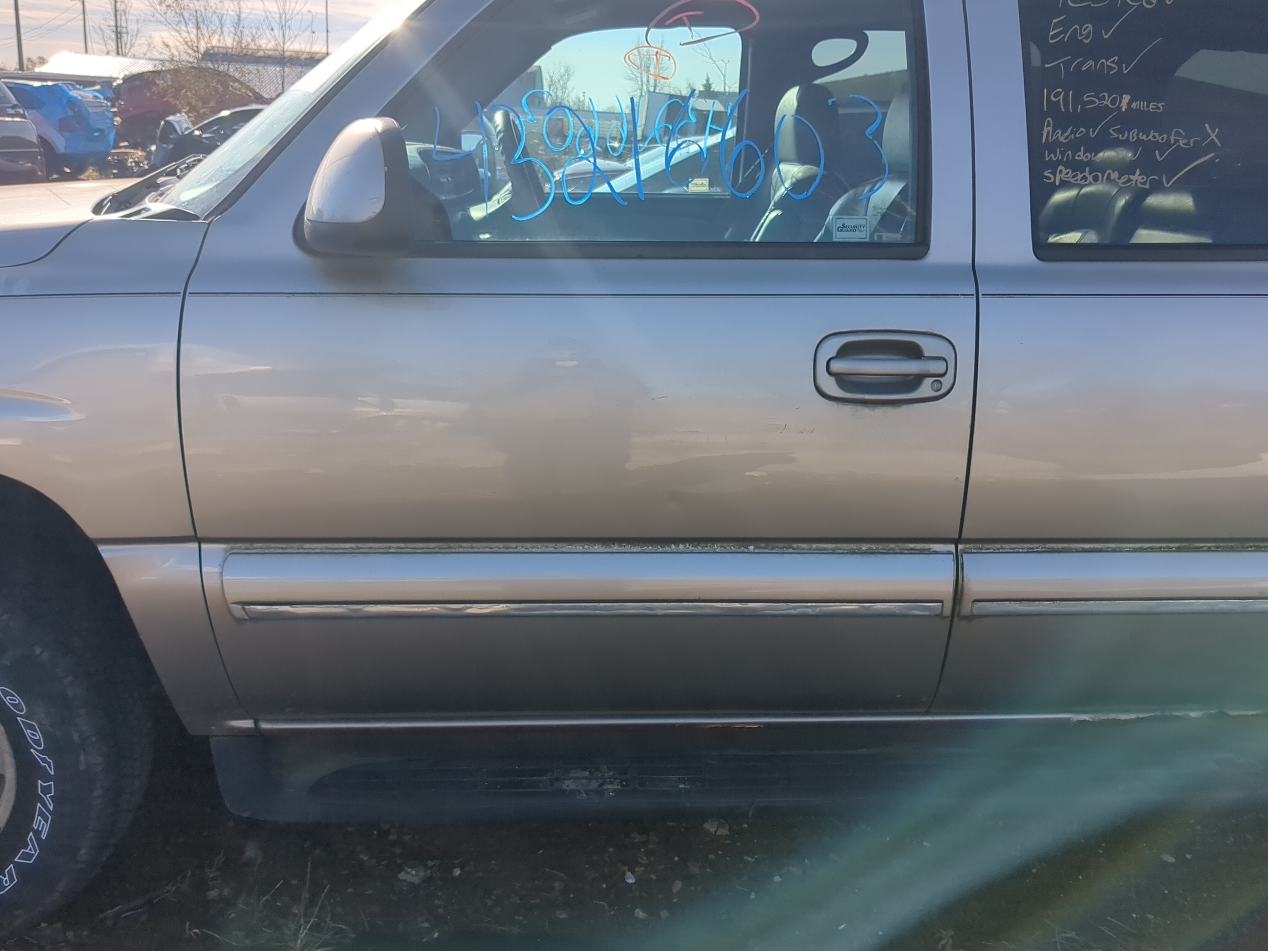 Picture of 2000-2006 Chevrolet Suburban 1500 Driver Front Door Oem 1232439