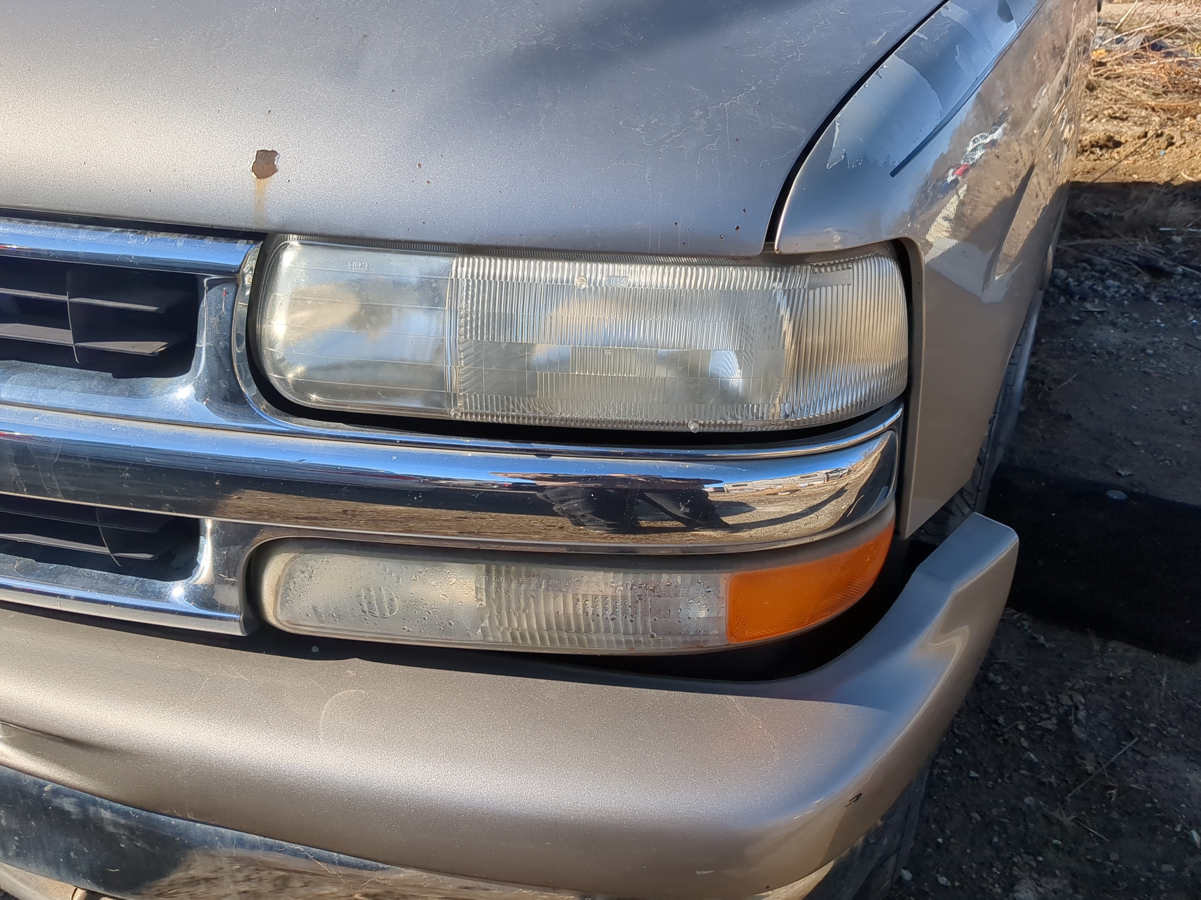 2000 Chevrolet Suburban 1500 Driver Left Oem Head Light Headlight Lamp 1232446 - Oemusedautoparts1.com