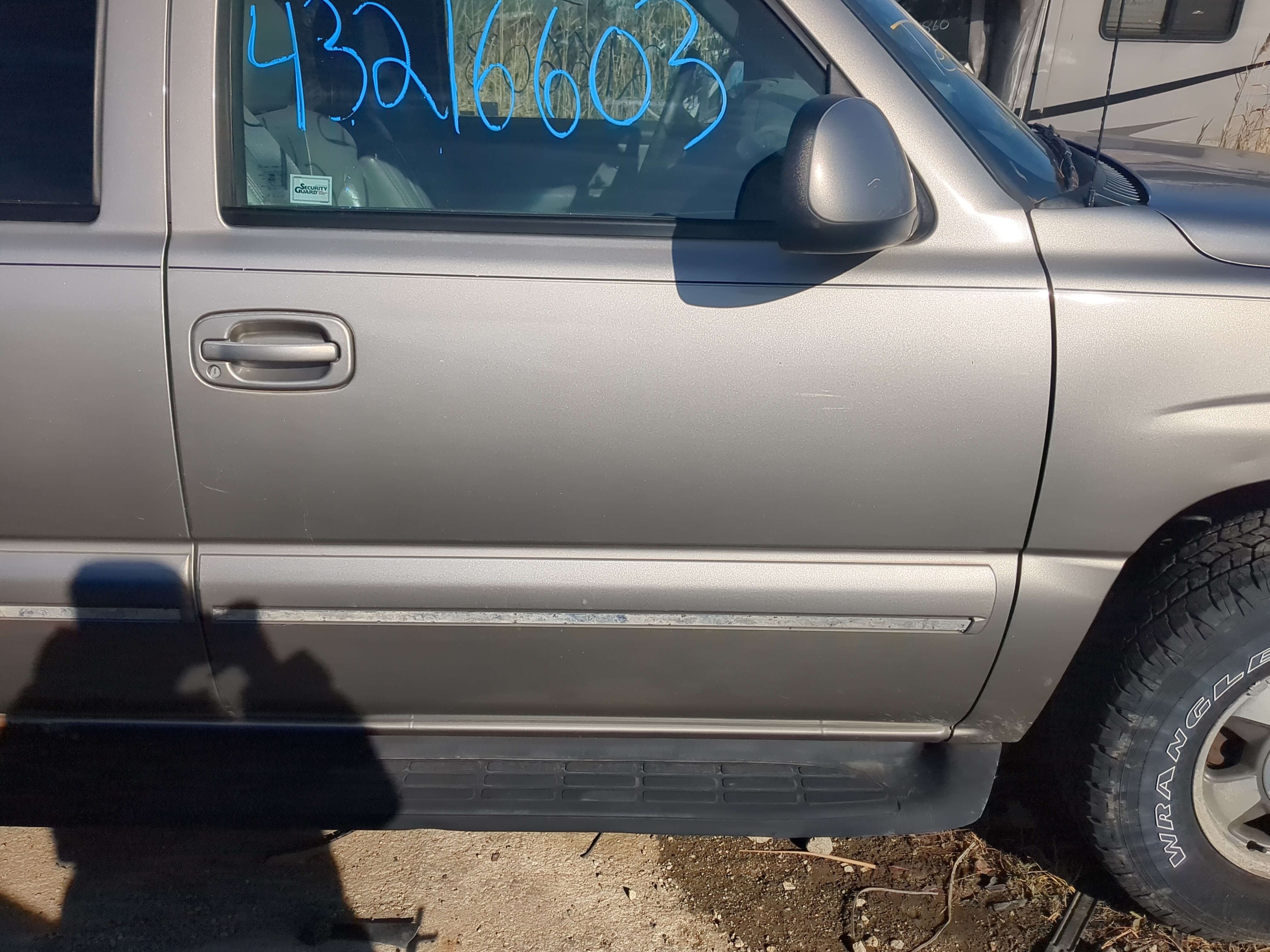 Picture of 2000-2006 Chevrolet Suburban 1500 Passenger Front Door Oem 1232458