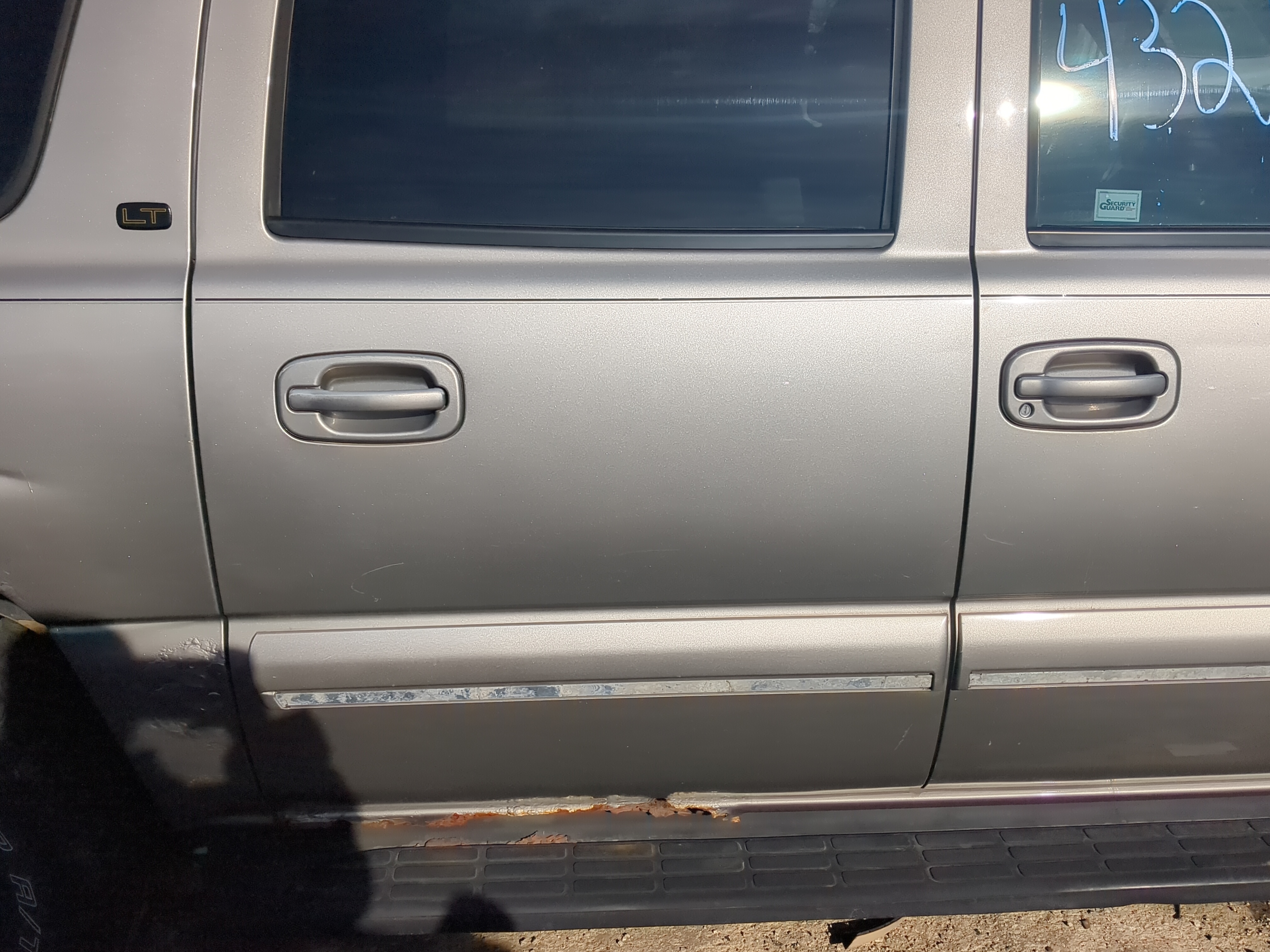 Picture of 2000-2006 Chevrolet Suburban 1500 Passenger Rear Door Oem 1232515