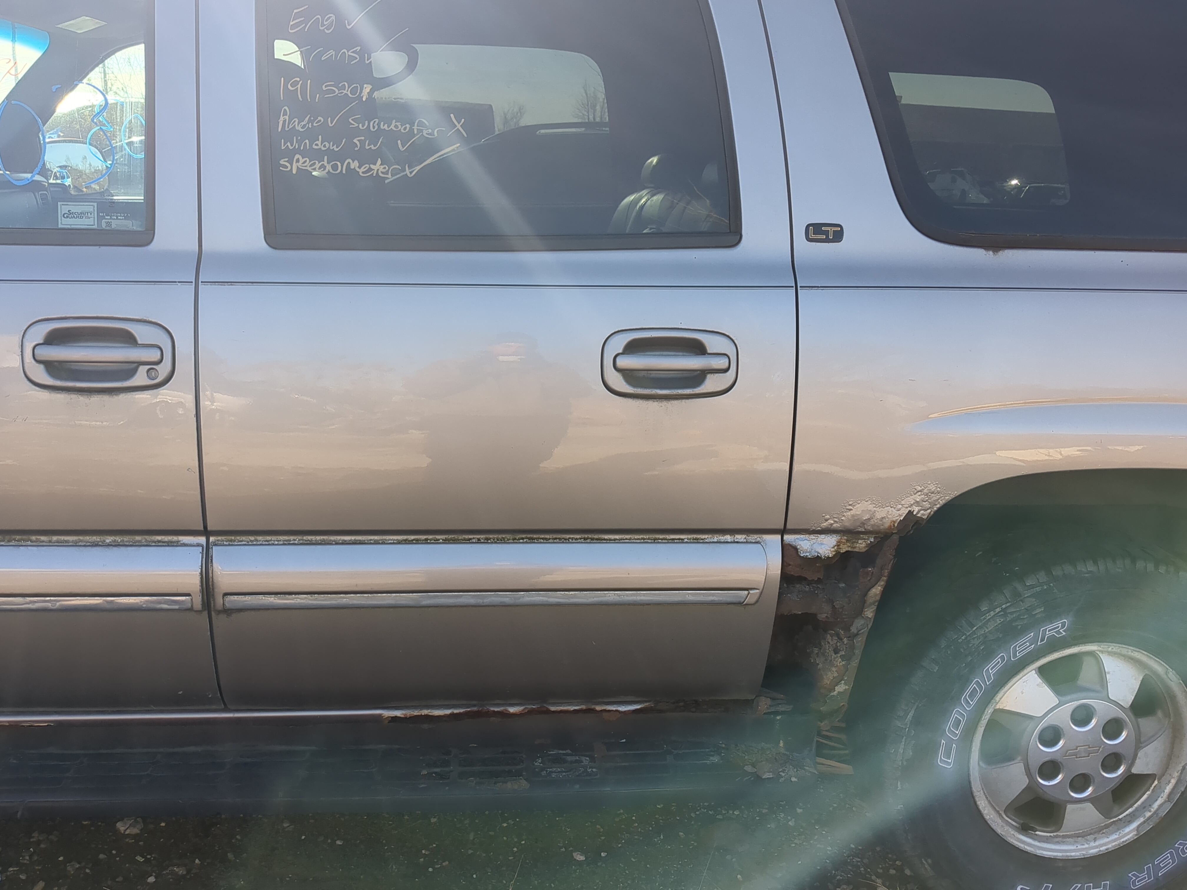 Picture of 2000-2006 Chevrolet Suburban 1500 Driver Rear Door Oem 1232565