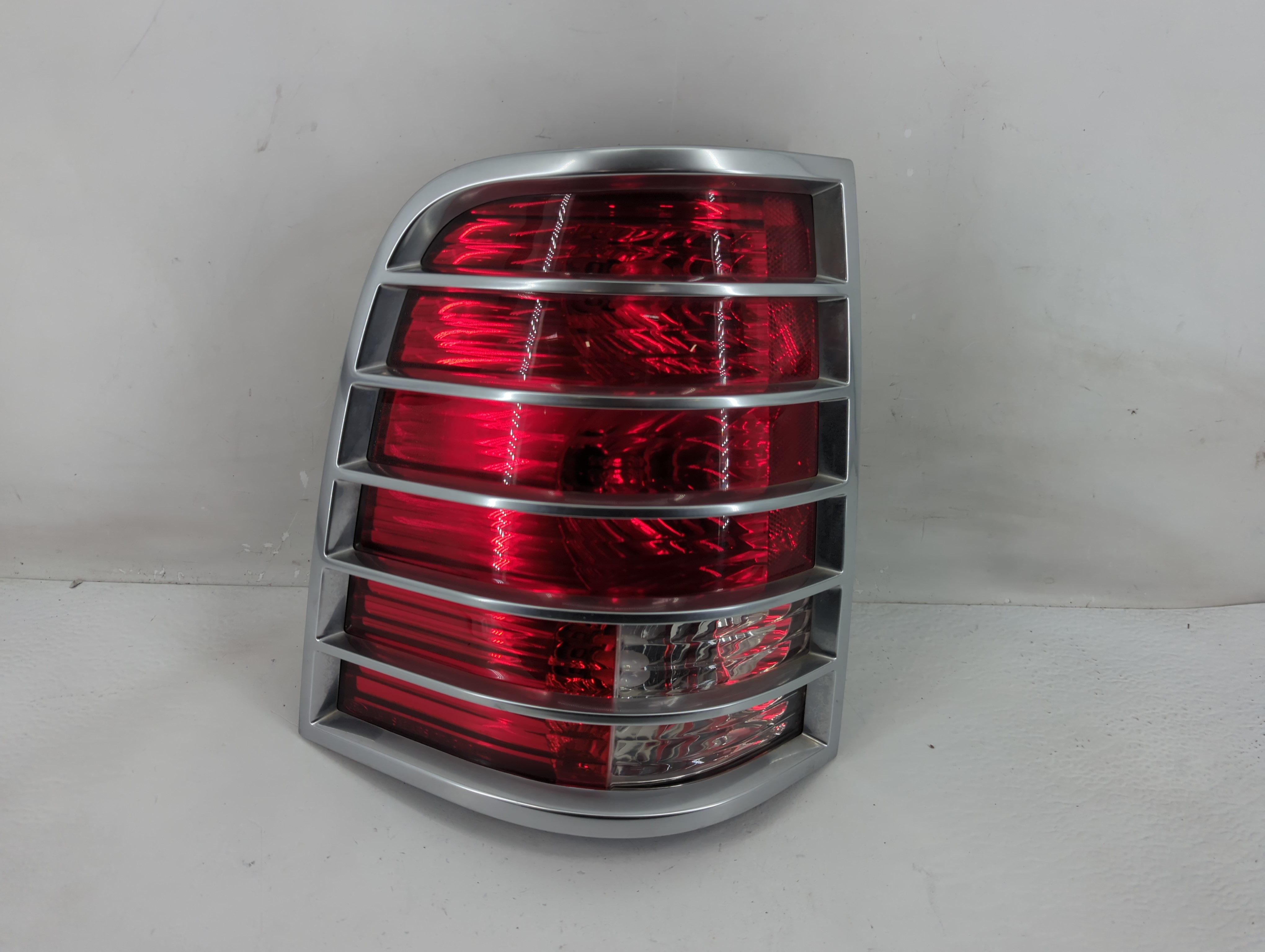 2002-2005 Mercury Mountaineer Driver Left Side Tail Light Taillight Oem 1232896 - Oemusedautoparts1.com
