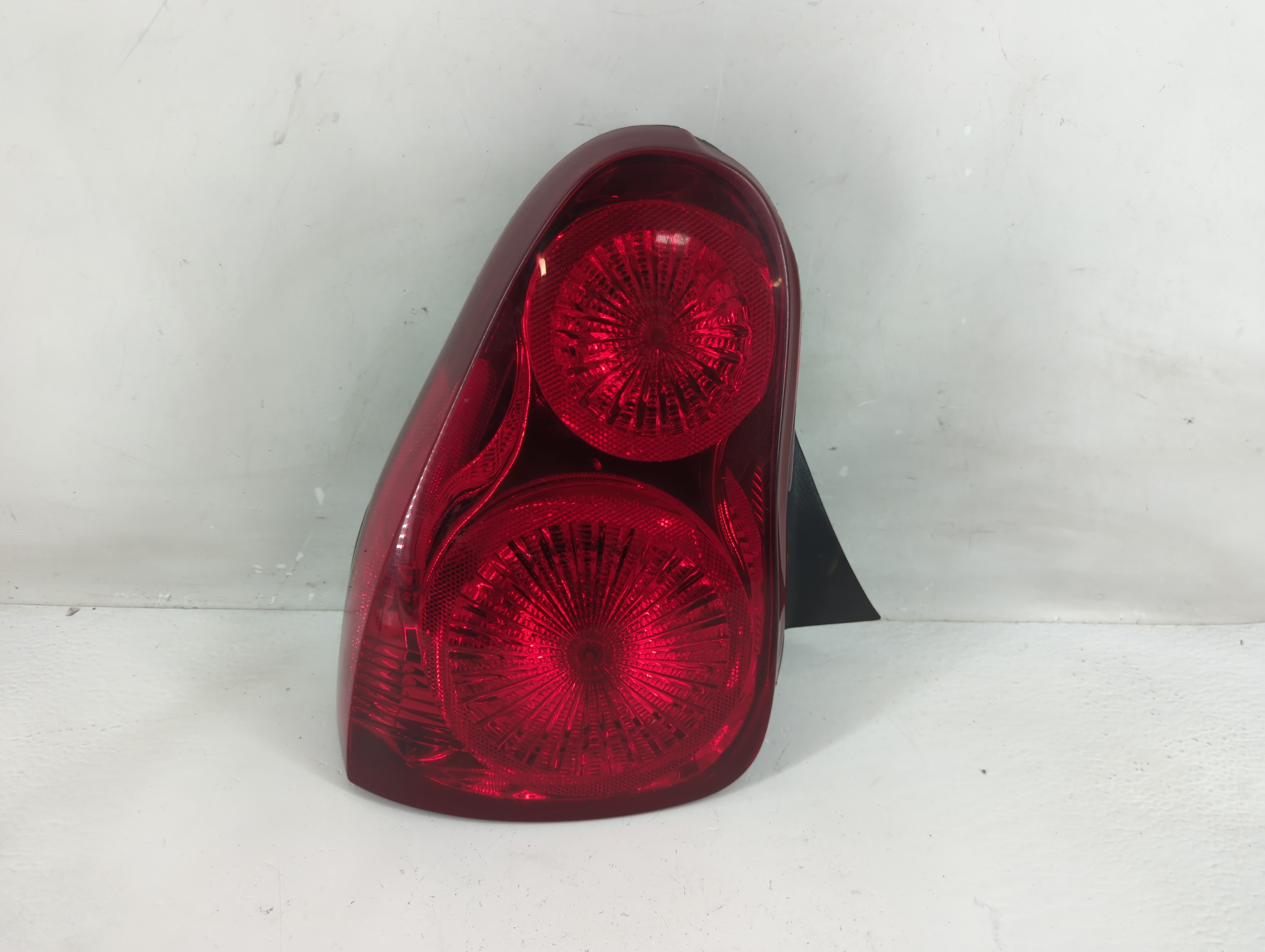 Picture of 2006 Chevrolet Monte Carlo Driver Left Side Tail Light Taillight Oem 1232897