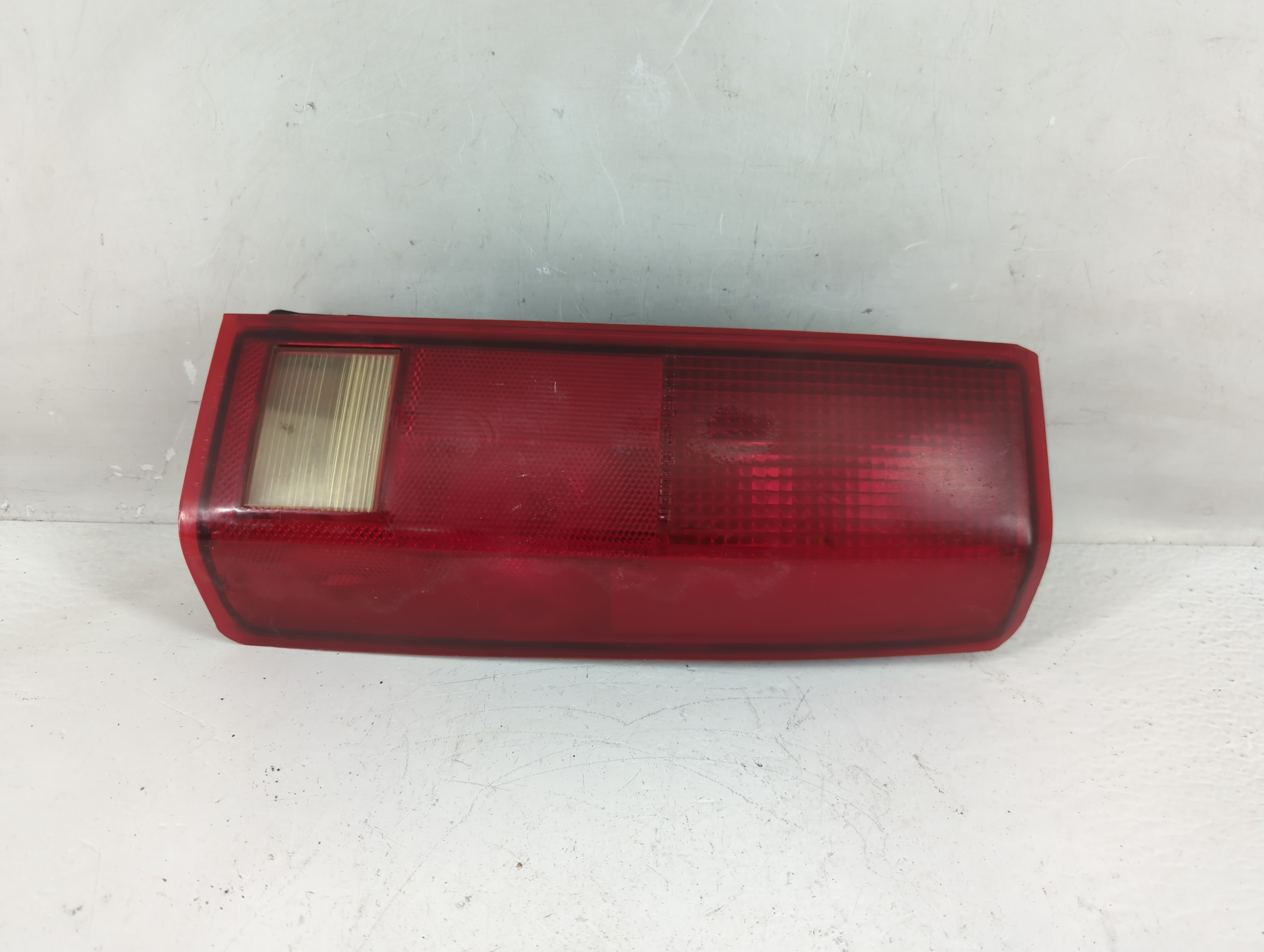 1985-2005 Chevrolet Astro Passenger Right Side Tail Light Taillight Oem 1232913 - Oemusedautoparts1.com