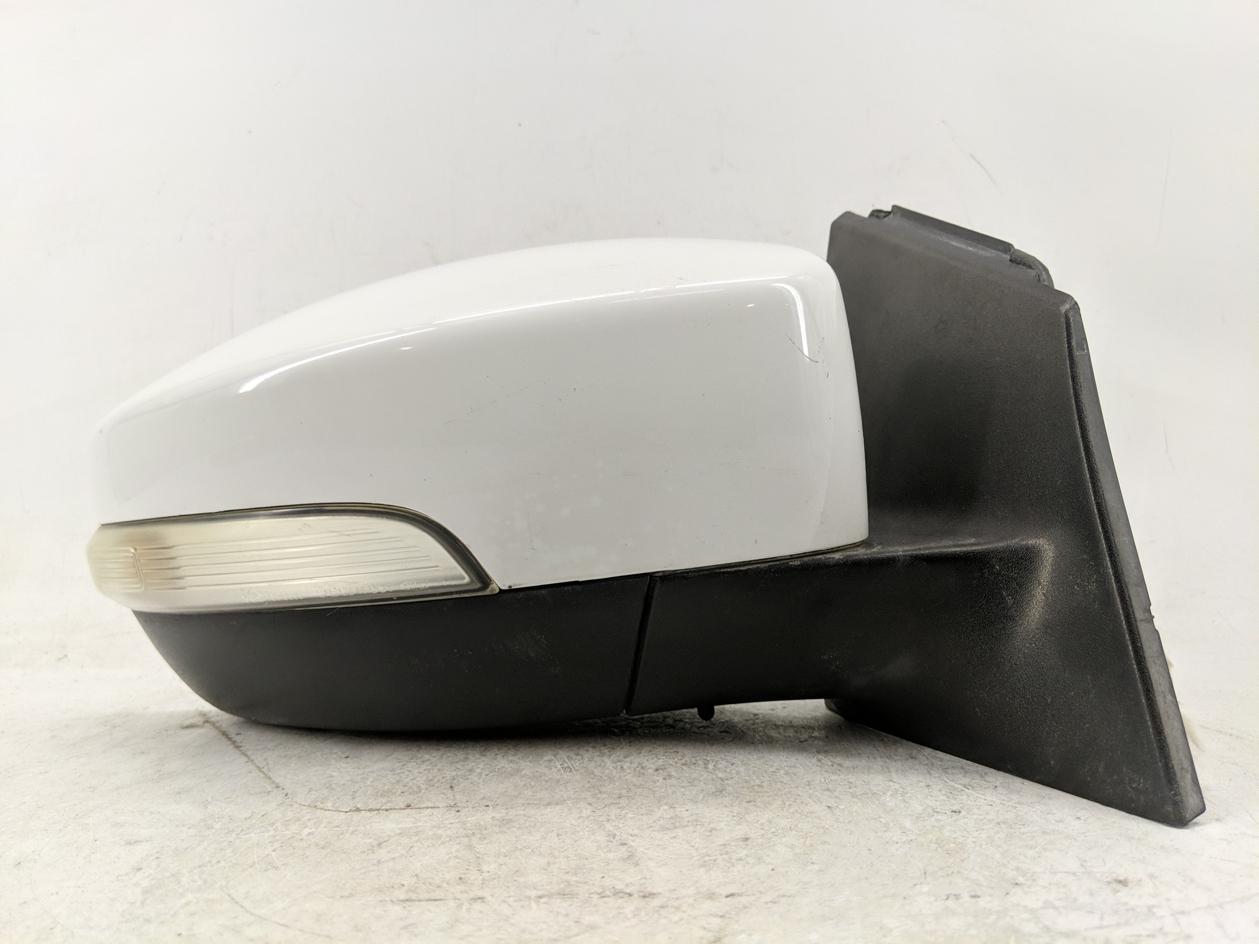 2015-2018 Ford Focus Passenger Right Side View Power Door Mirror White 1233261 - Oemusedautoparts1.com