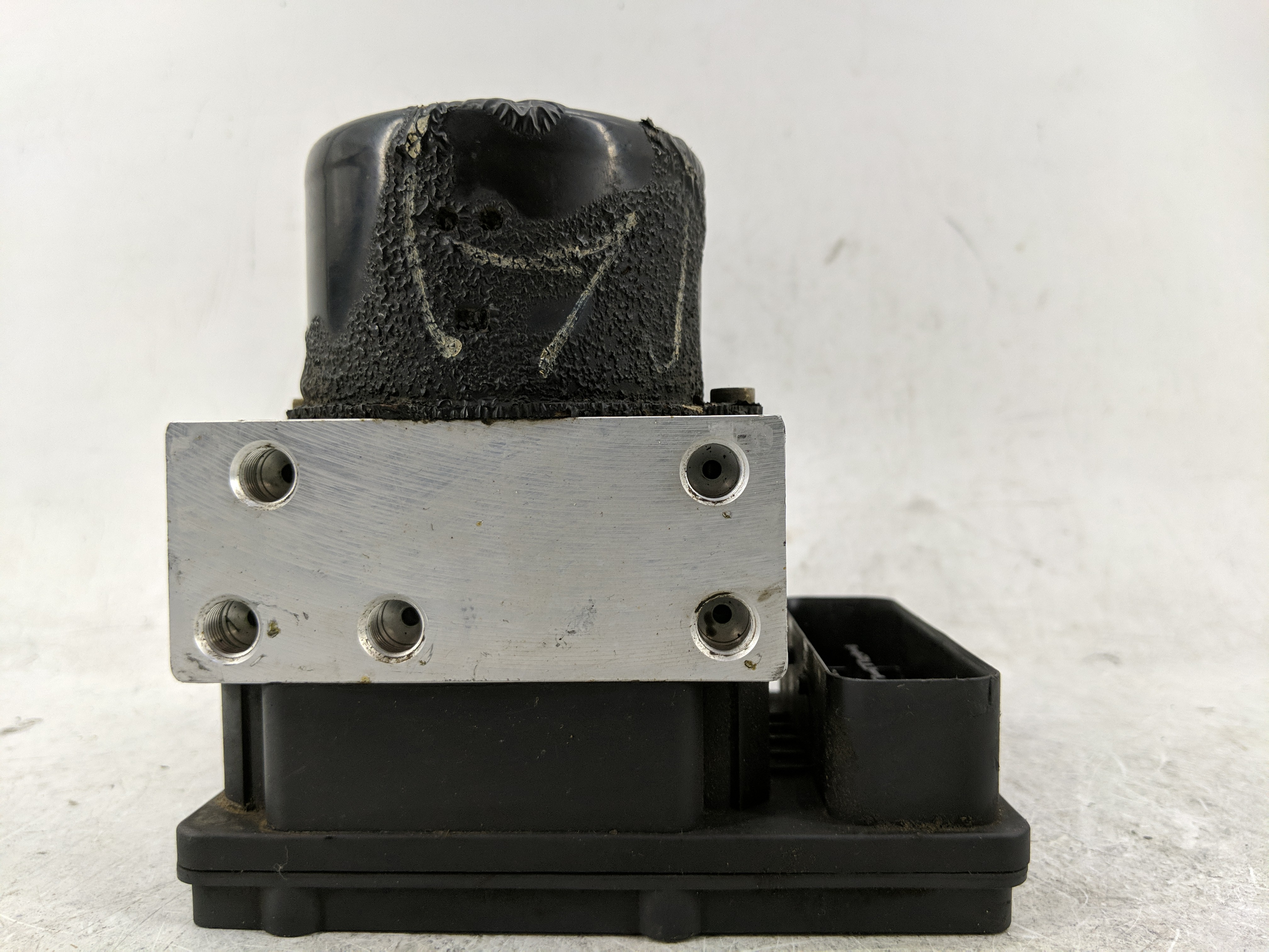 Picture of 2003-2004 Nissan Xterra Abs Pump Control Module 1233529