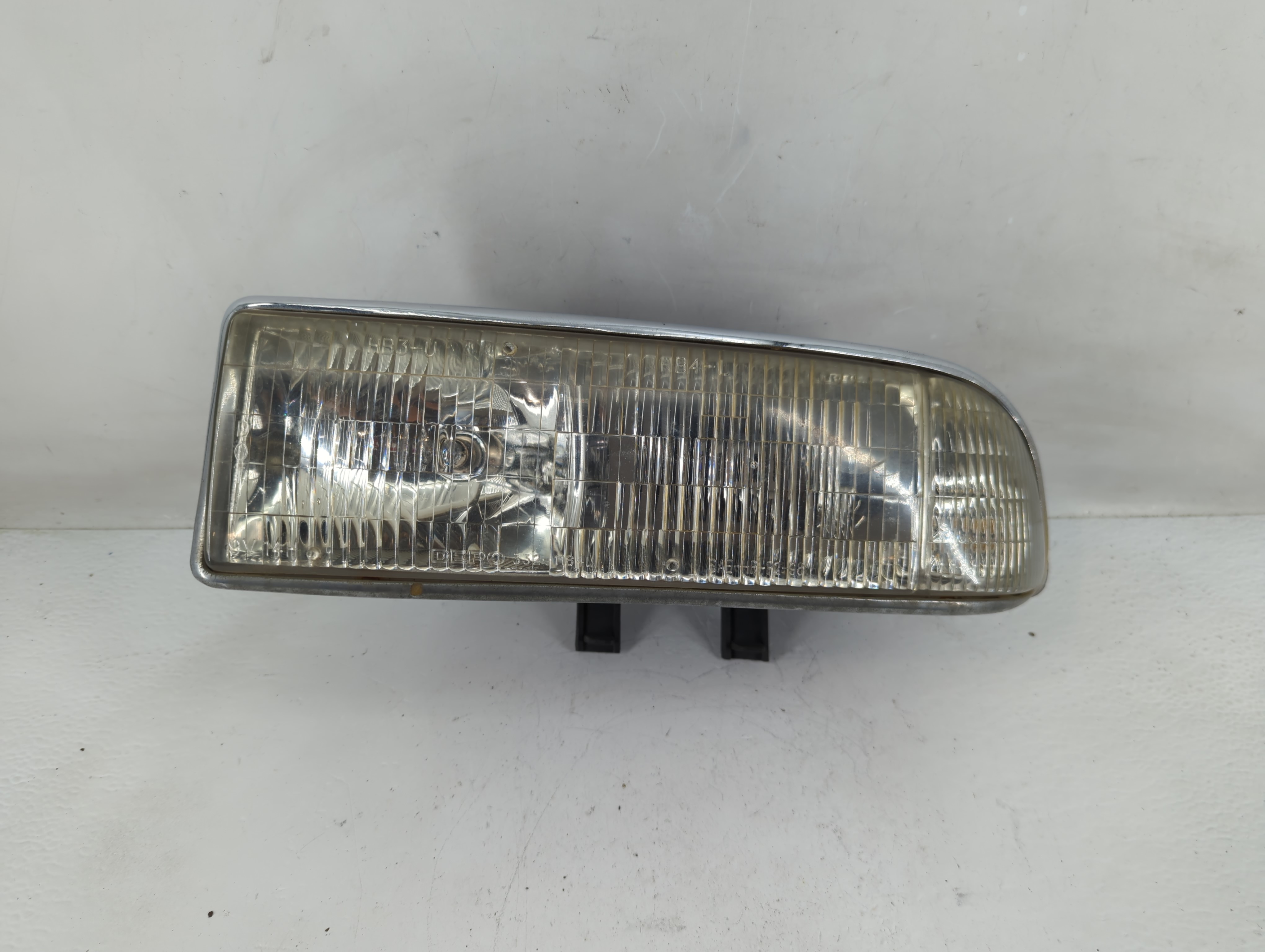 Picture of 1998-2004 Chevrolet S10 Driver Left Oem Head Light Headlight Lamp 1233572