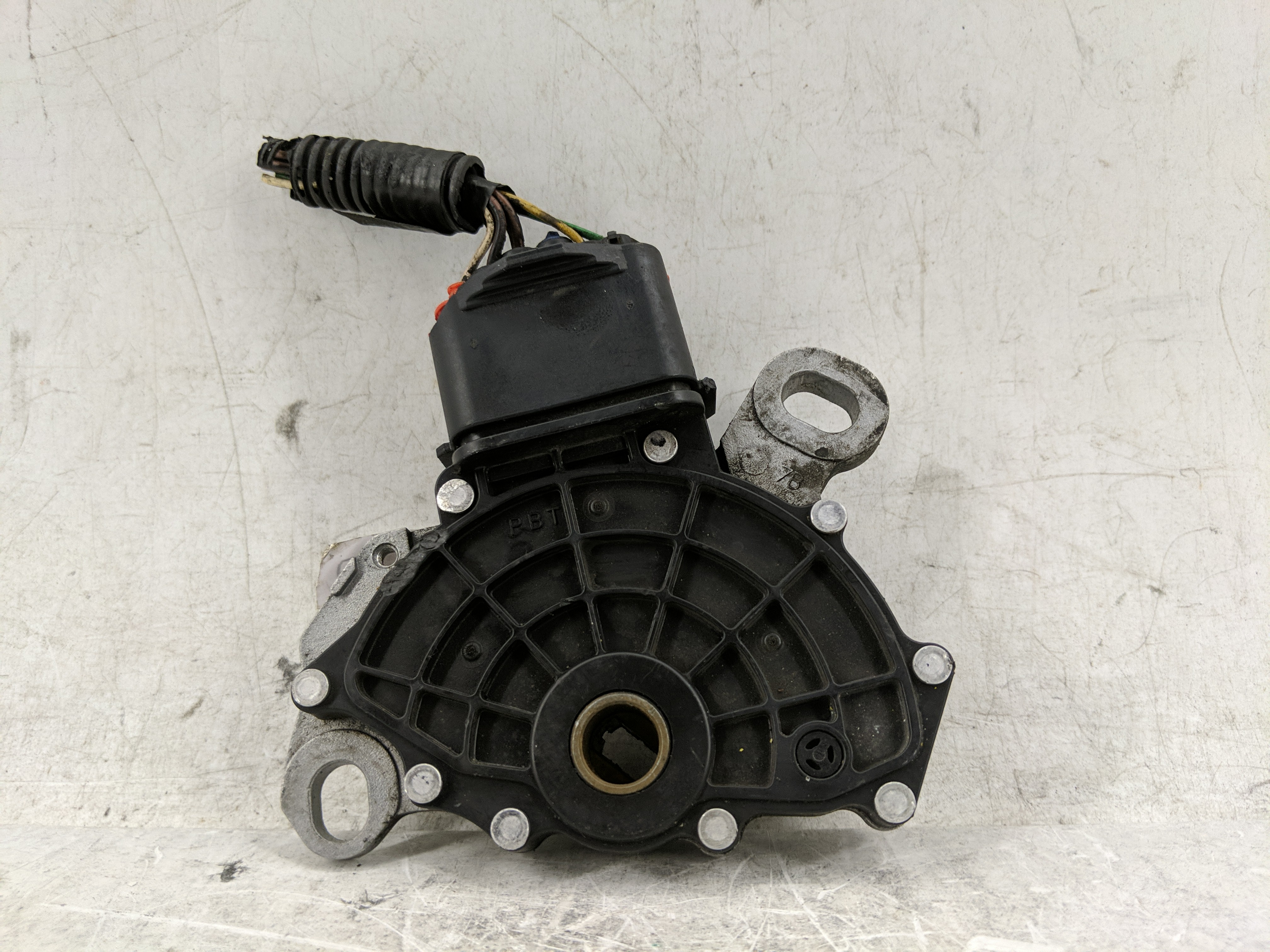 Picture of 2005-2007 Volvo V70 Chassis Control Module Ccm Bcm Body Control 1233900