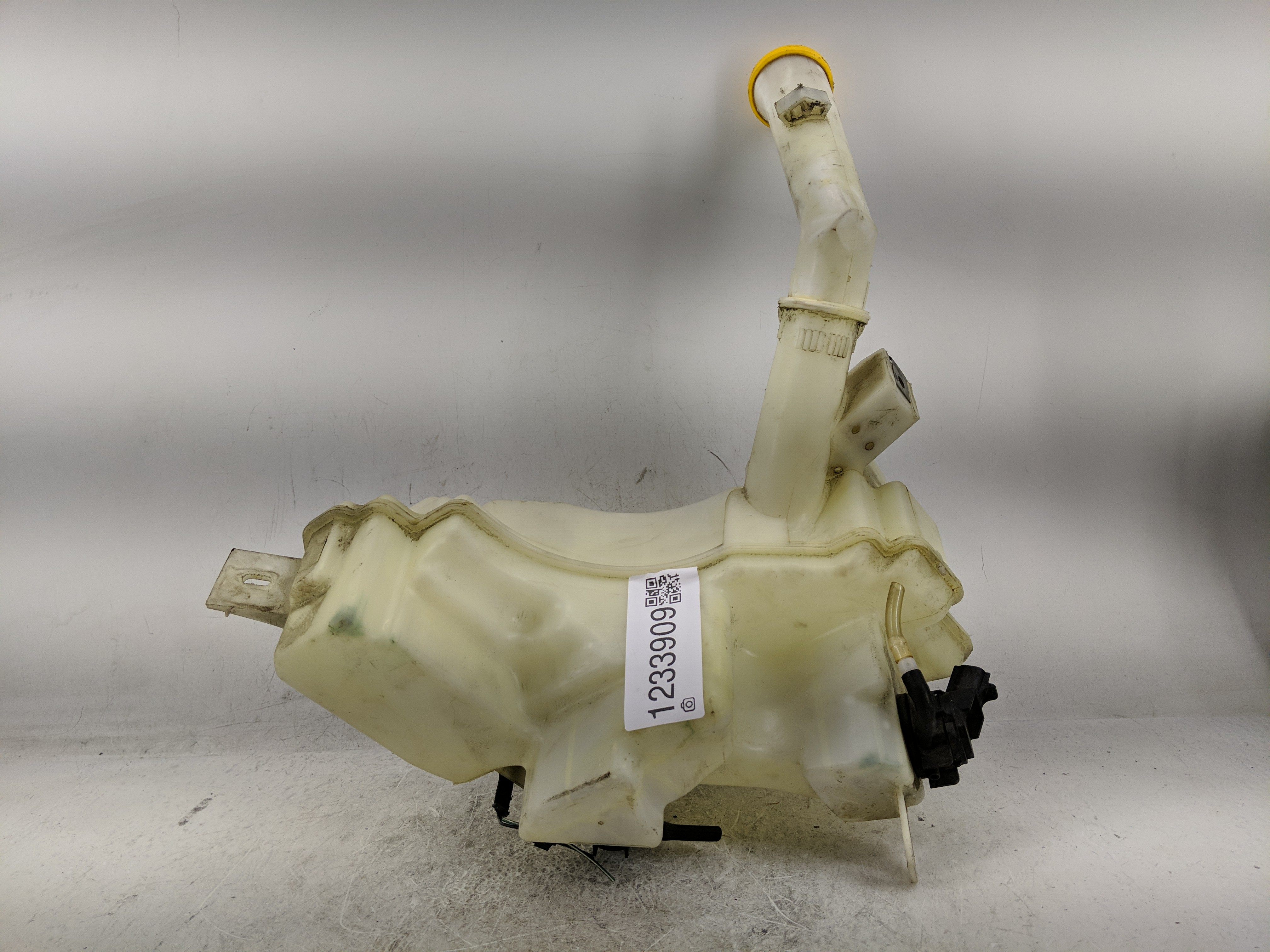 Picture of 2006-2010 Mazda 5 Windshield Washer Fluid Reservoir Bottle Oem 1233909