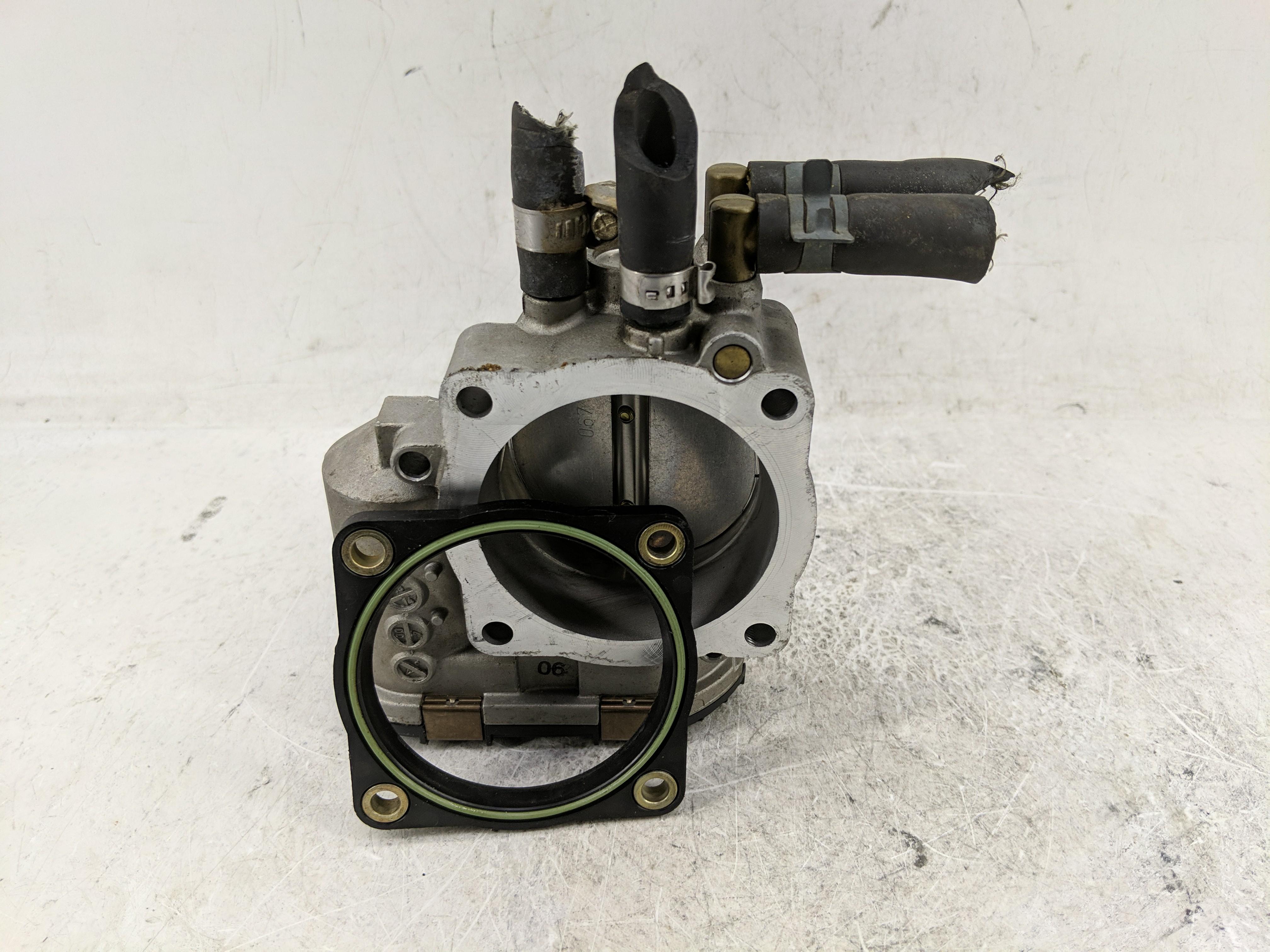 Picture of 2000-2001 Audi A4 Throttle Body 1233910