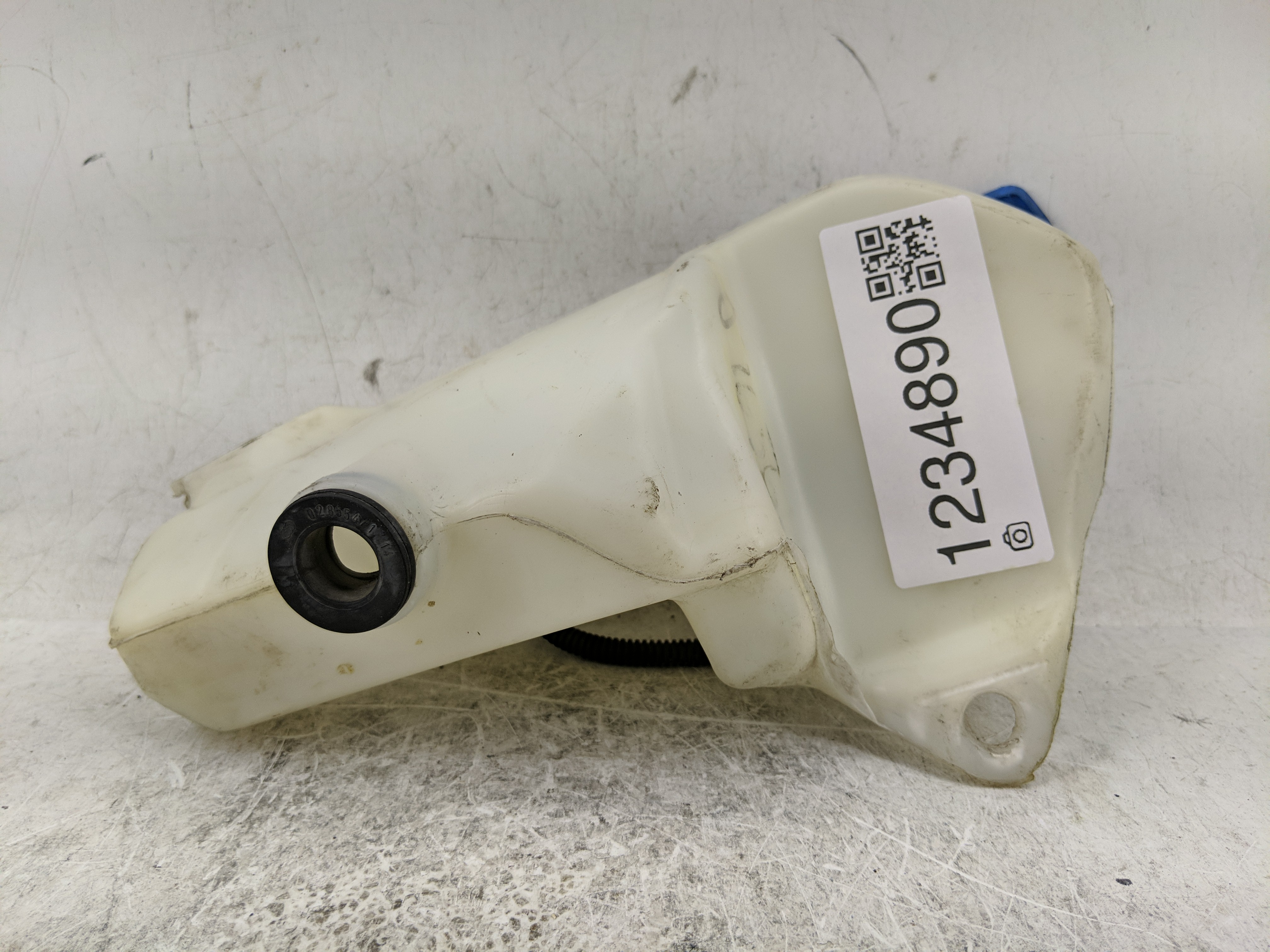 Picture of 2002-2005 Audi A4 Windshield Washer Fluid Reservoir Bottle Oem 1234890