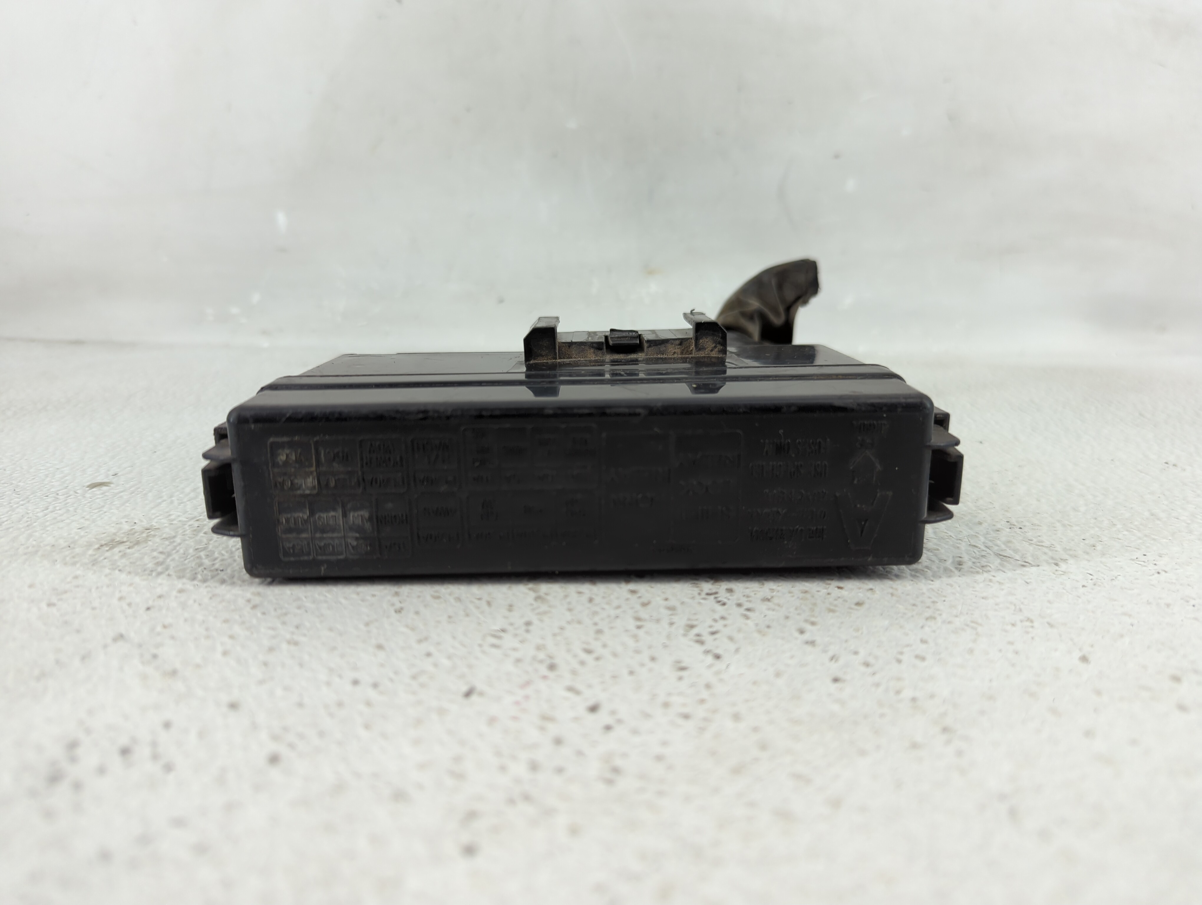 Picture of 2006-2007 Infiniti G35 Fusebox Fuse Box Relay Module 1234900