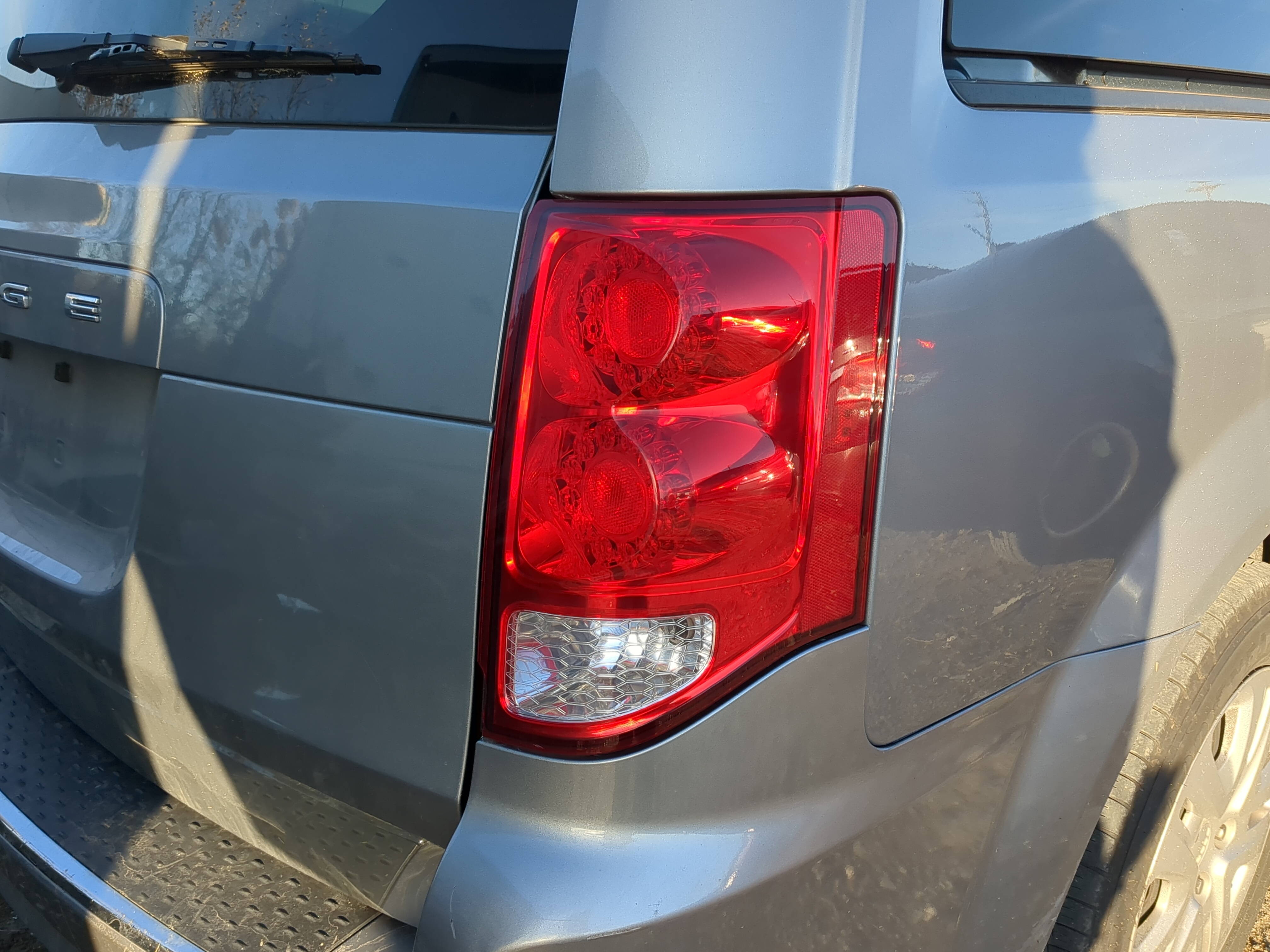 2011 Dodge Grand Caravan Passenger Right Side Tail Light Taillight Oem 1235135 - Oemusedautoparts1.com