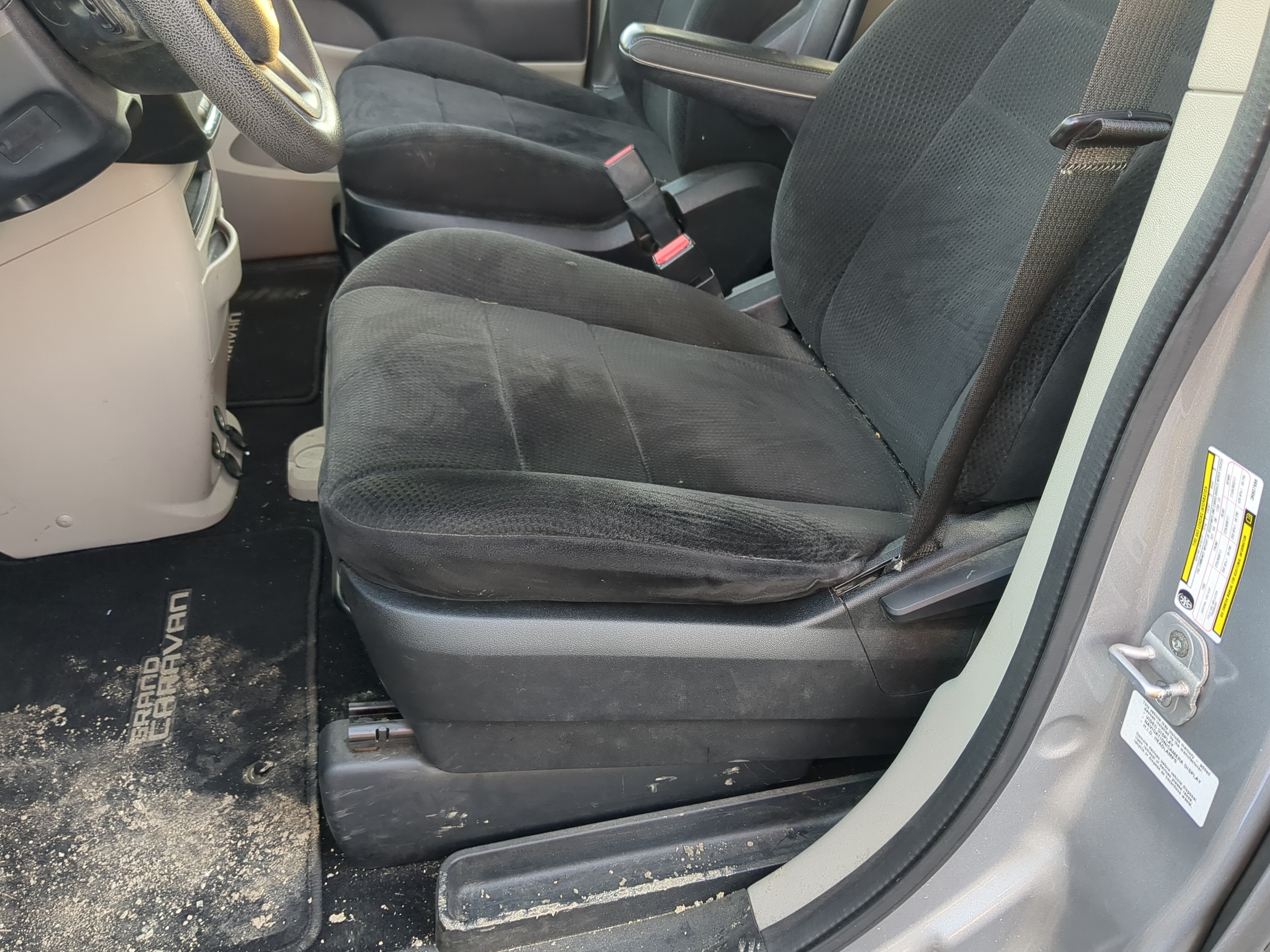 2011-2018 Dodge Grand Caravan Driver Front Seat Oem 1235277 - Oemusedautoparts1.com