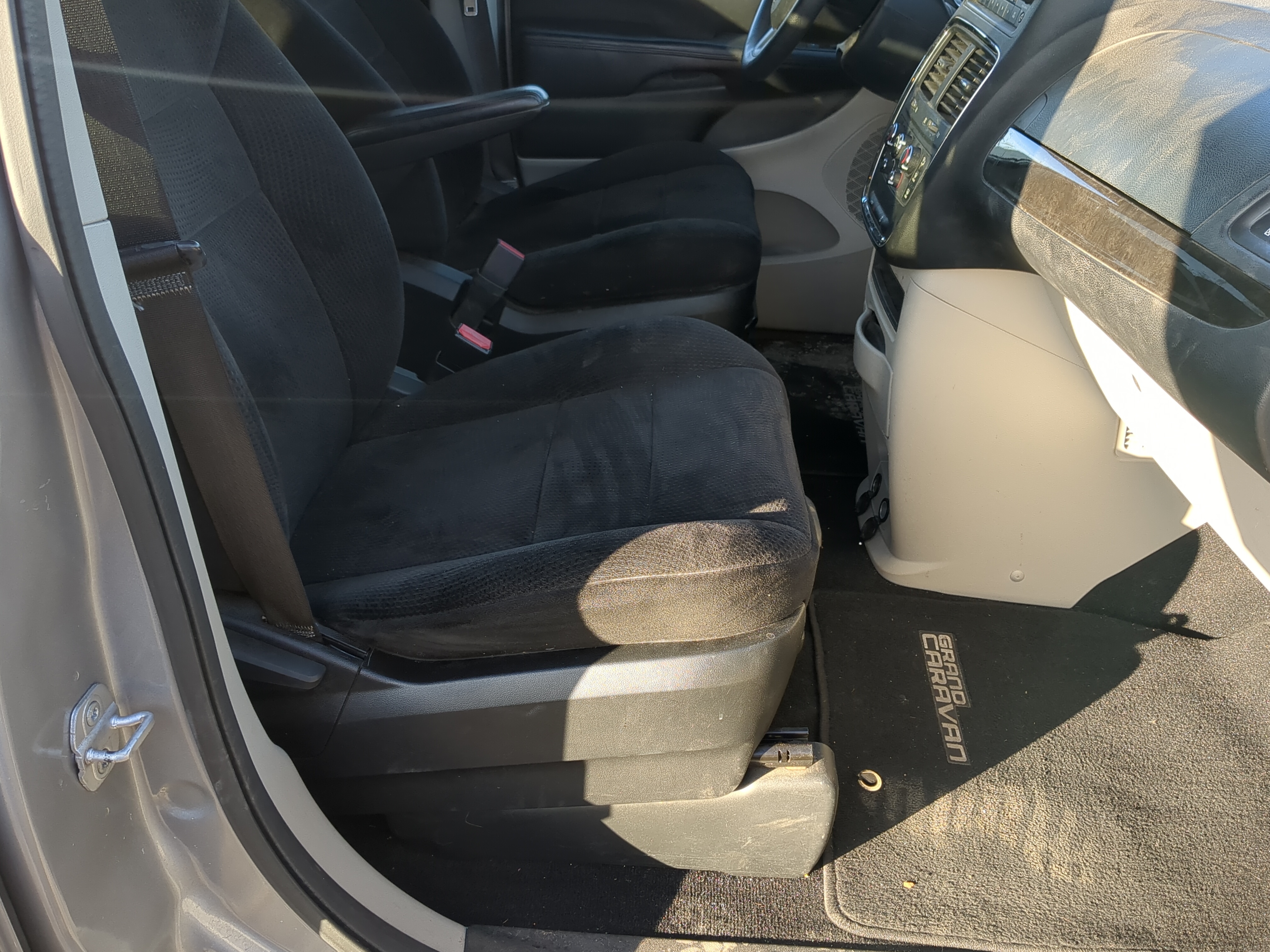 2011-2018 Dodge Grand Caravan Passenger Front Seat Oem 1235282 - Oemusedautoparts1.com