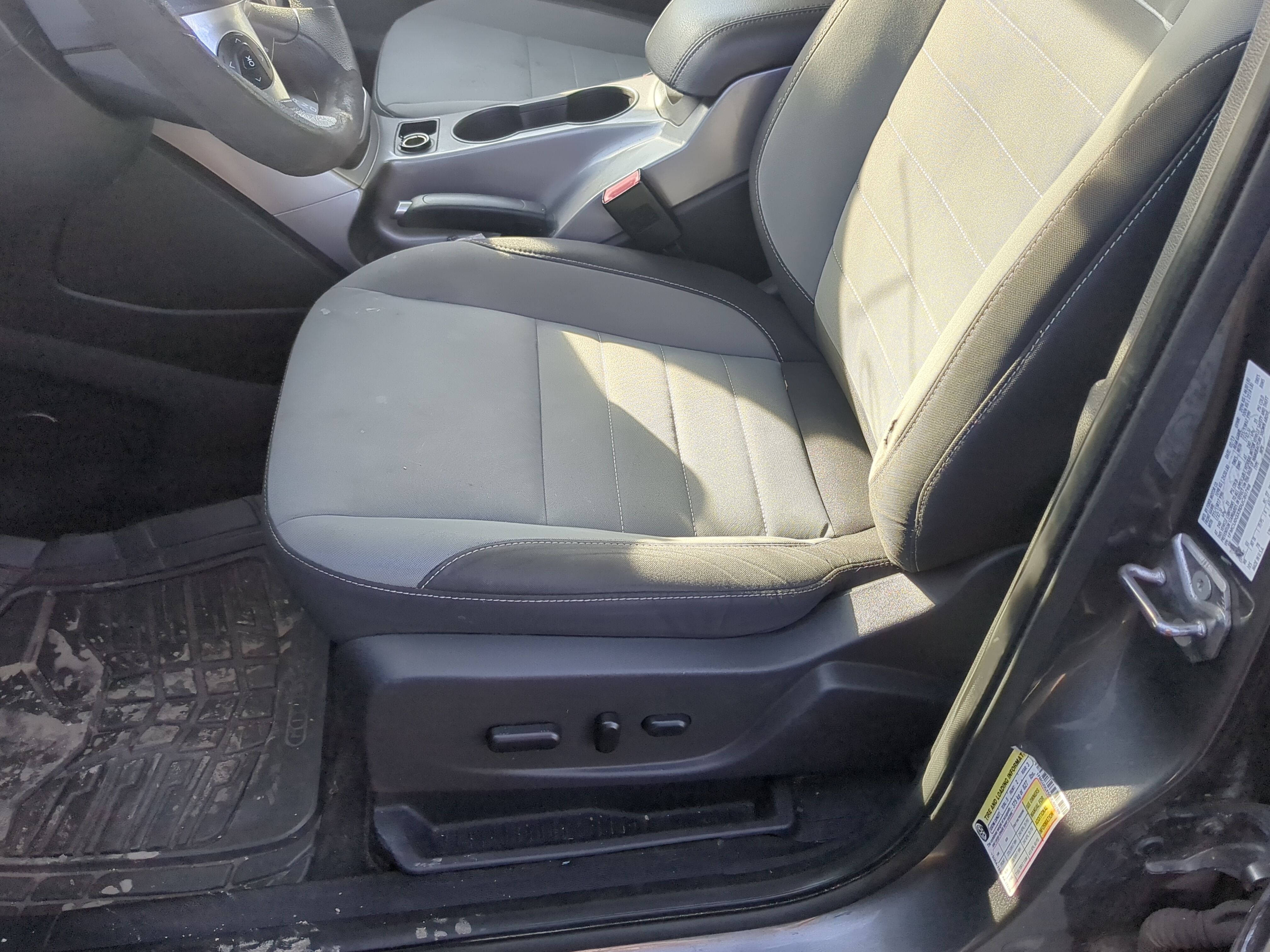 2013-2015 Ford Escape Driver Front Seat Oem 1235463 - Oemusedautoparts1.com