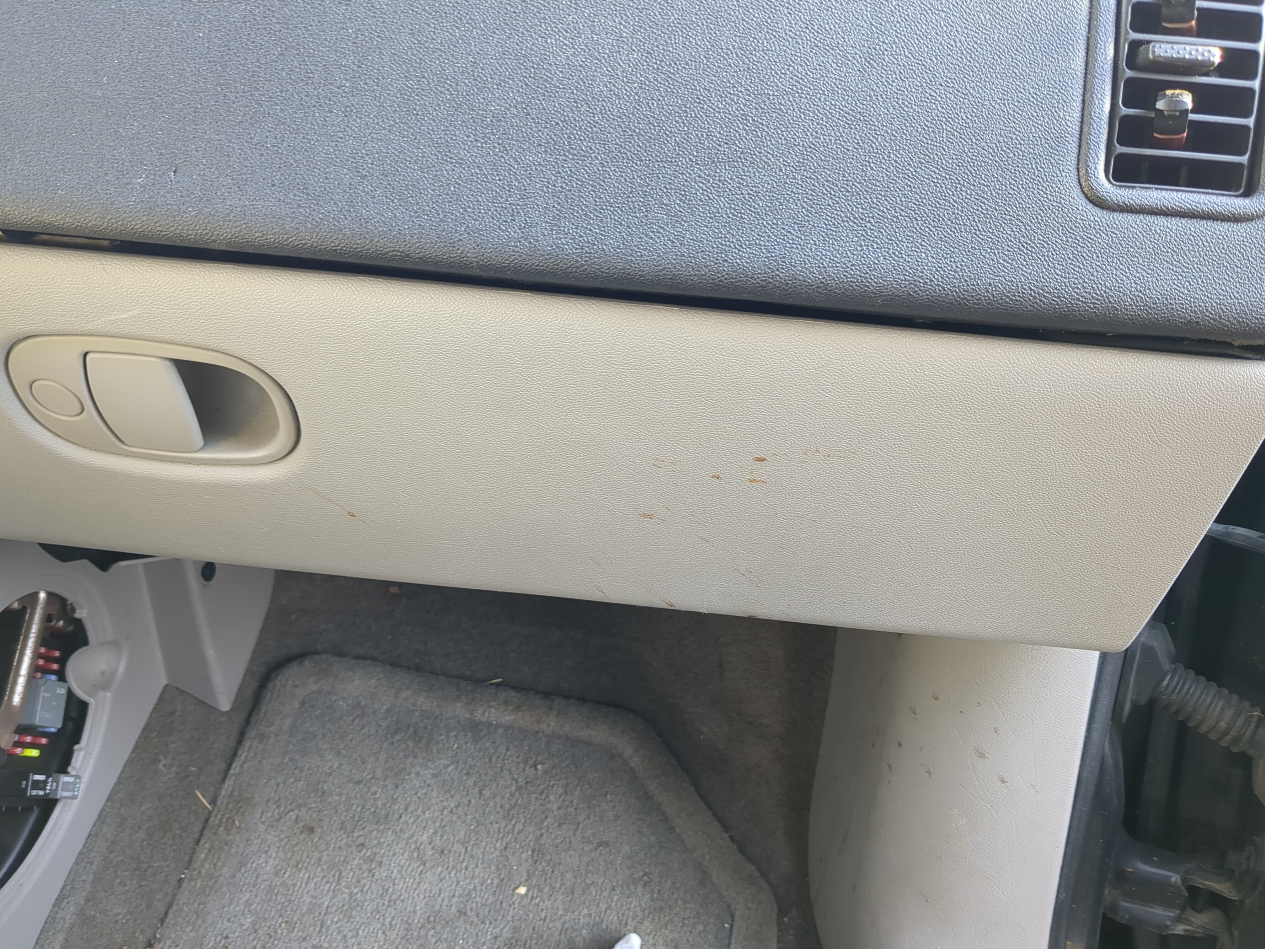 Picture of 2006 Chevrolet Equinox Passenger Glove Box Door Storage Compartment 1235604