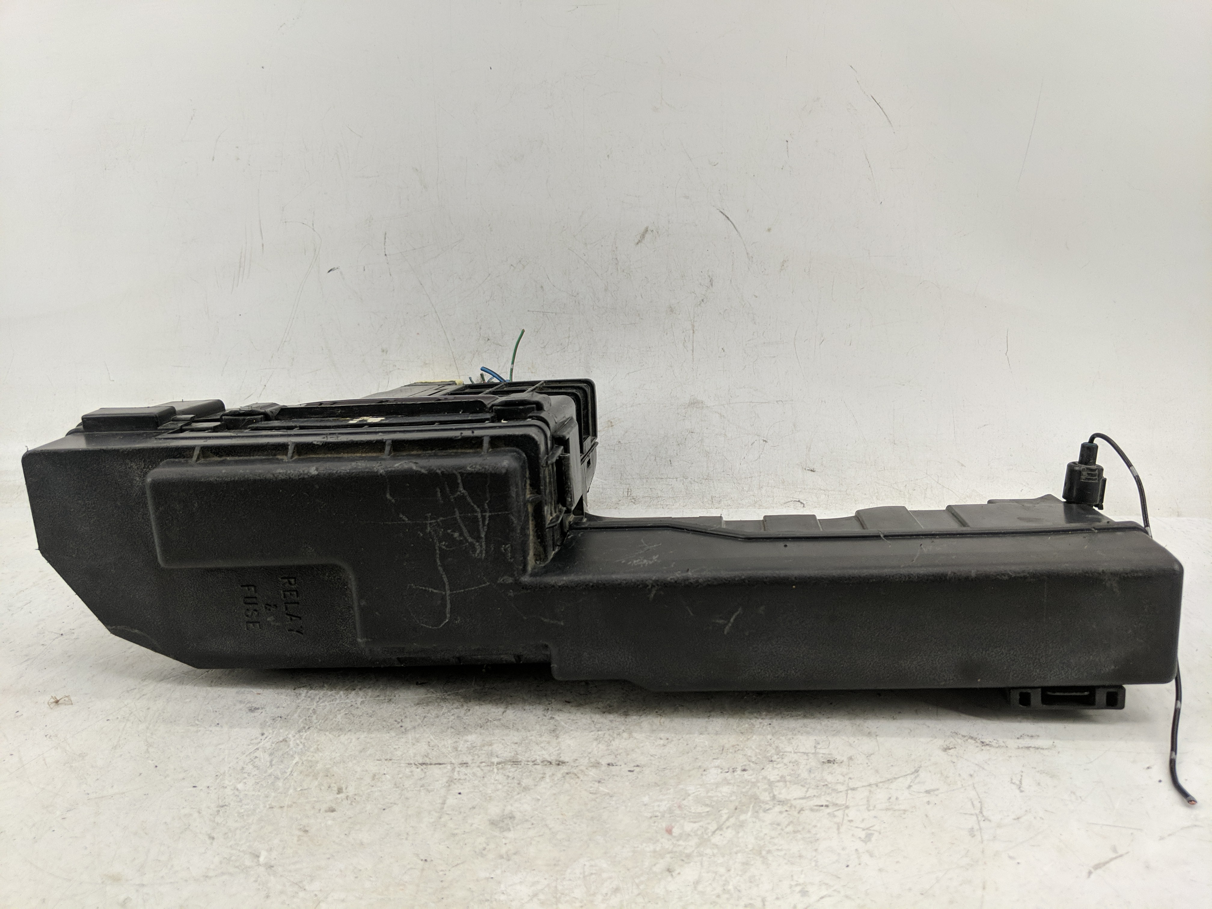 Picture of 2000-2001 Toyota Camry Fusebox Fuse Box Relay Module 1235674