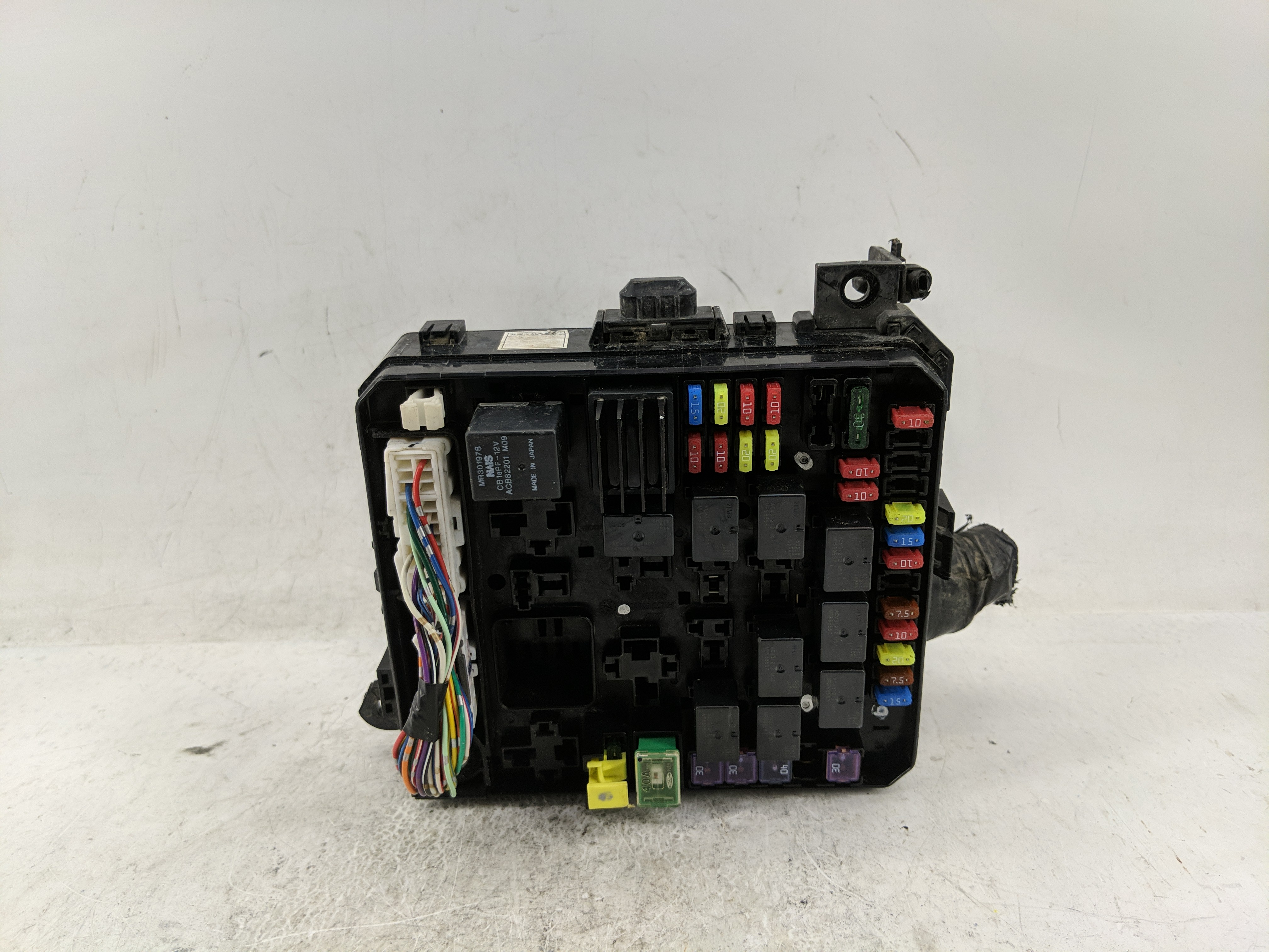 Picture of 2007-2009 Mitsubishi Outlander Fusebox Fuse Box Relay Module 1235678