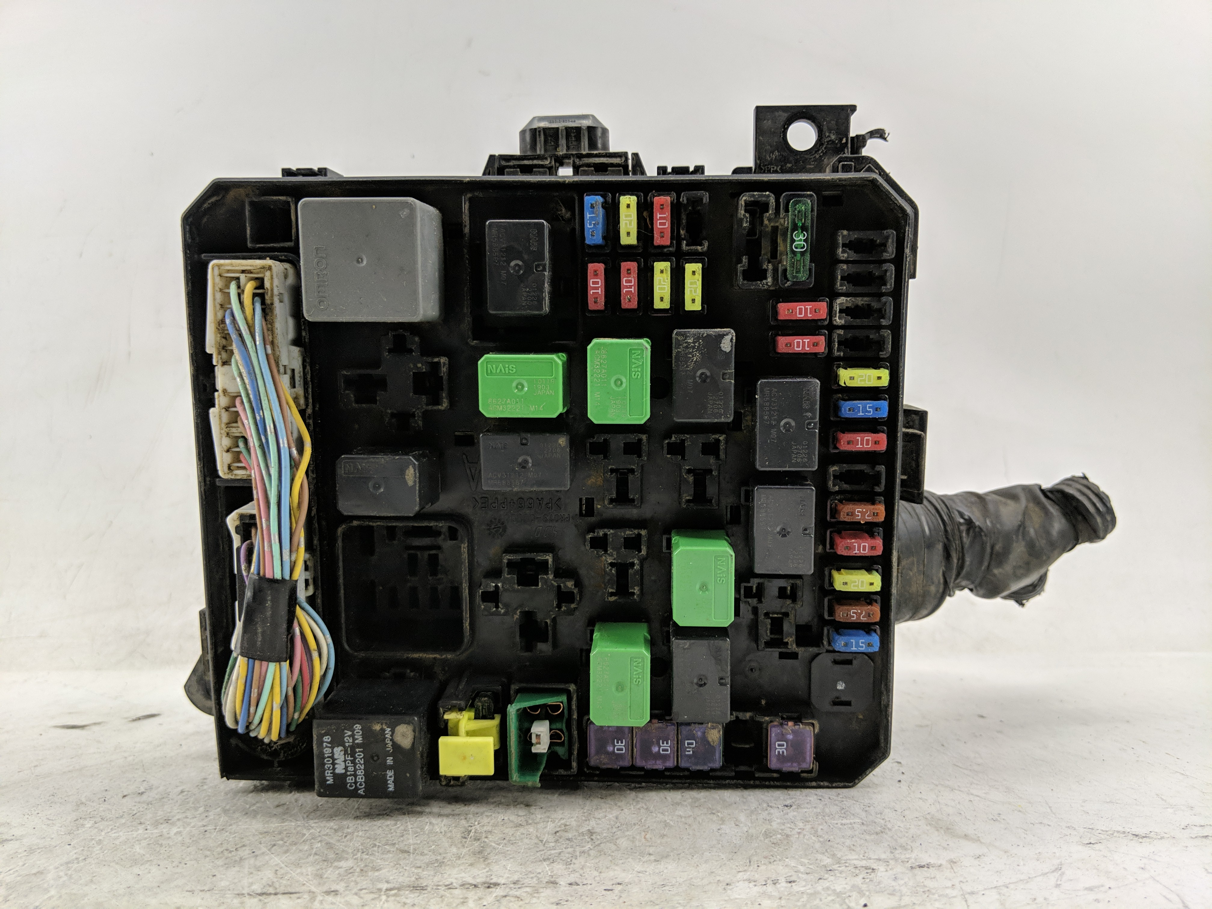 2011-2011 Mitsubishi Outlander Sport Fusebox Fuse Box Relay Module 1235681 - Oemusedautoparts1.com