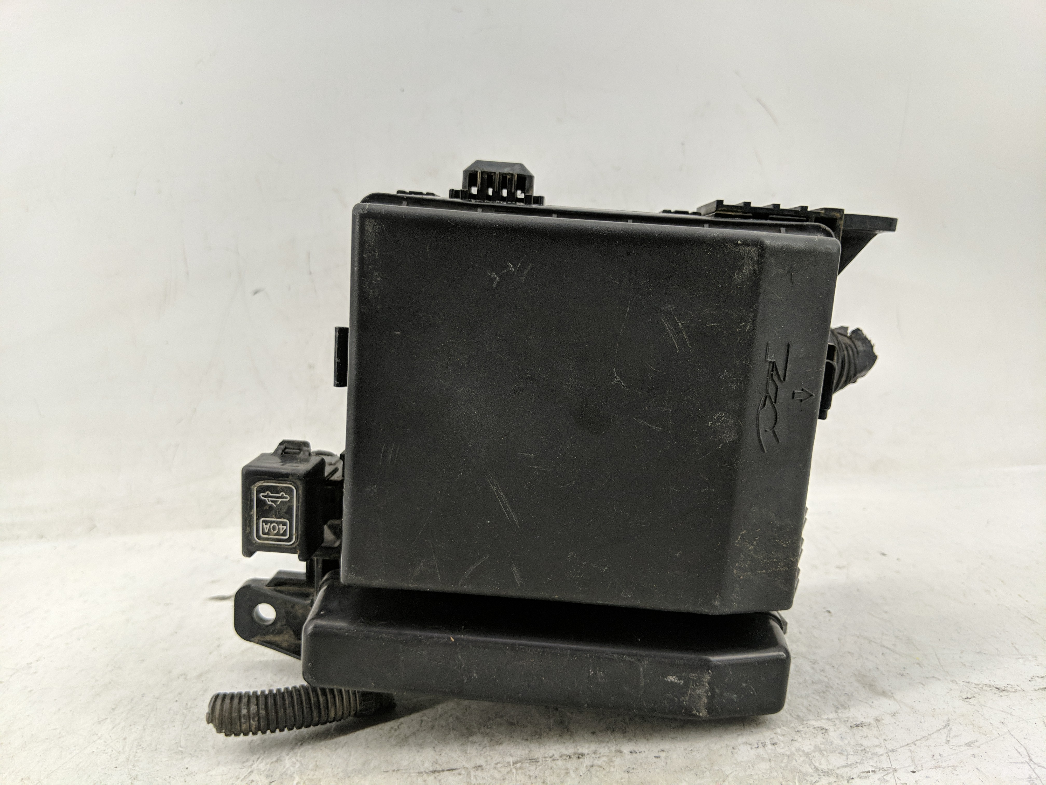 2004-2011 Mitsubishi Endeavor Fusebox Fuse Box Relay Module 1235724 - Oemusedautoparts1.com