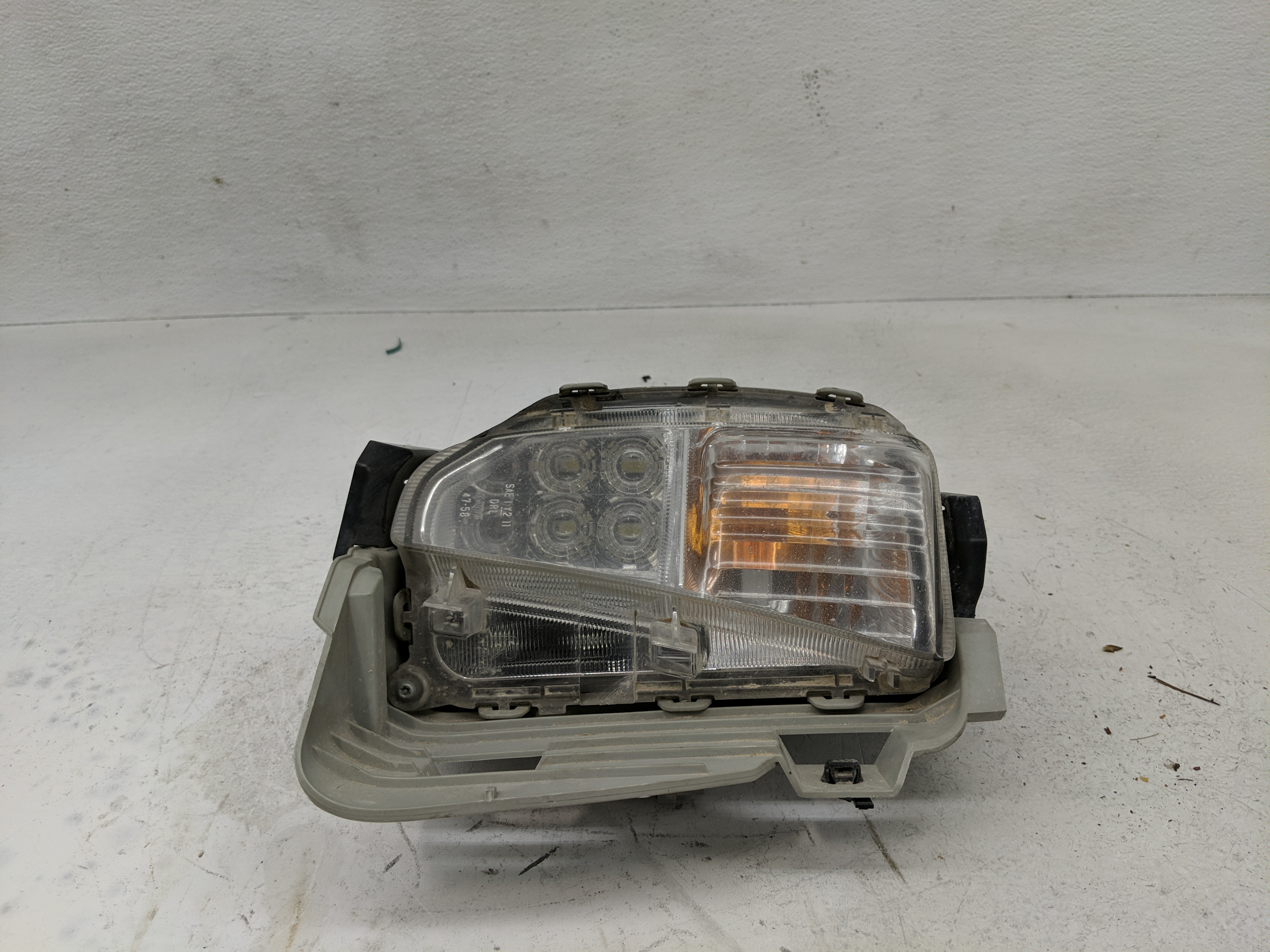 2012-2015 Toyota Prius Passenger Right Oem Front Light Lamp 1235824 - Oemusedautoparts1.com