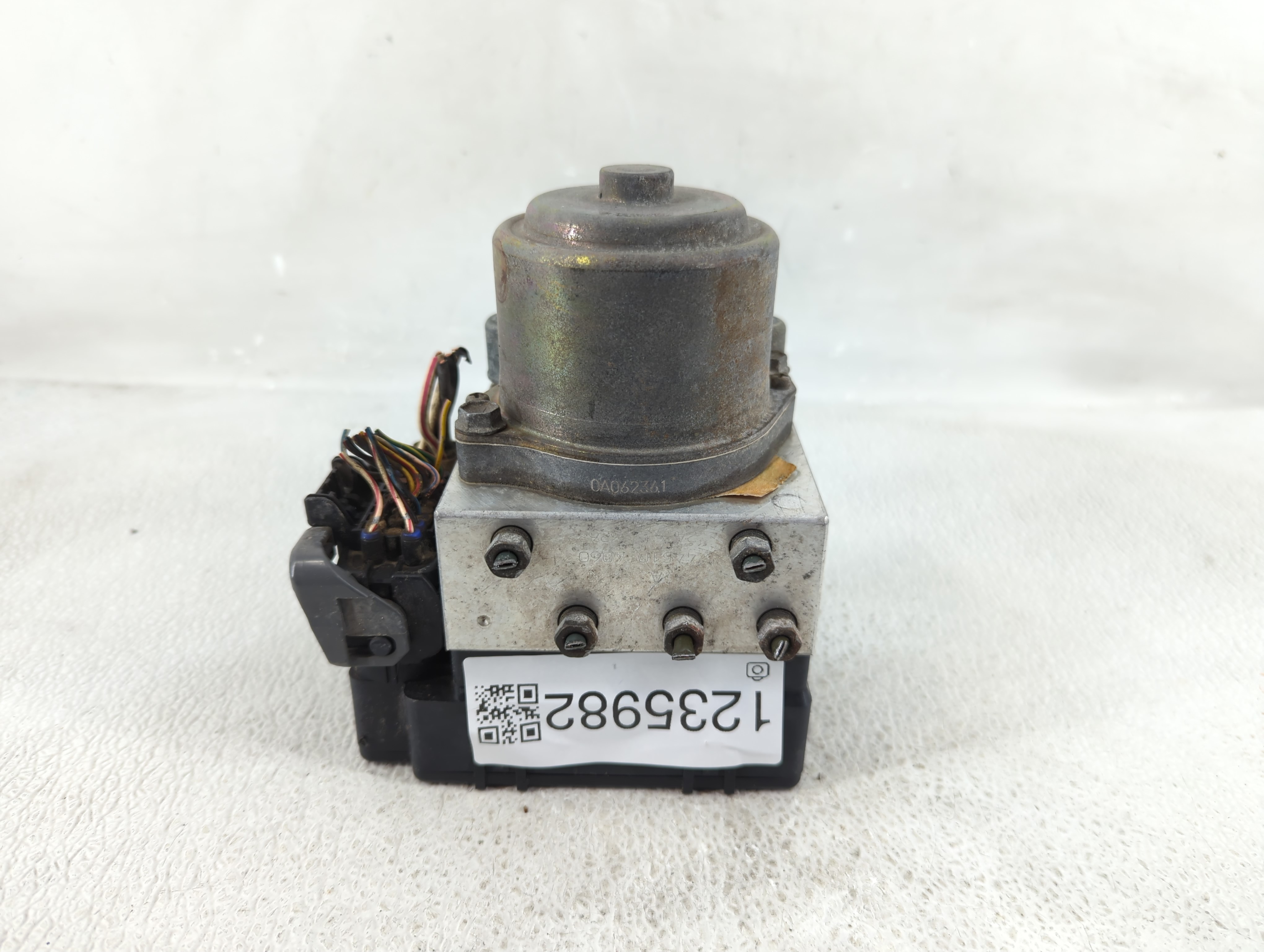 Picture of 1997-2001 Mitsubishi Montero Sport Abs Pump Control Module 1235982