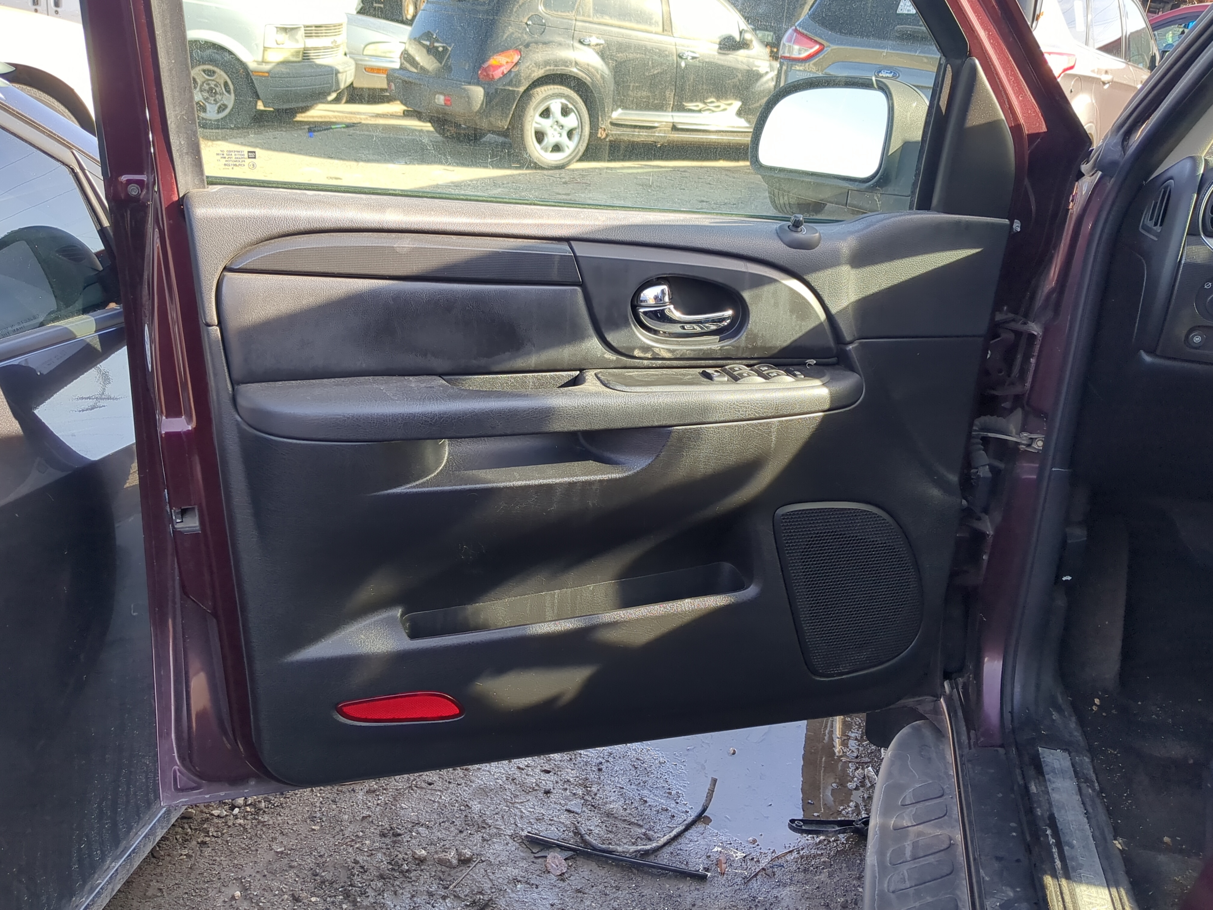 Picture of 2006 Gmc Envoy Xl Front Left Driver Interior Door Panel Trim 1236518