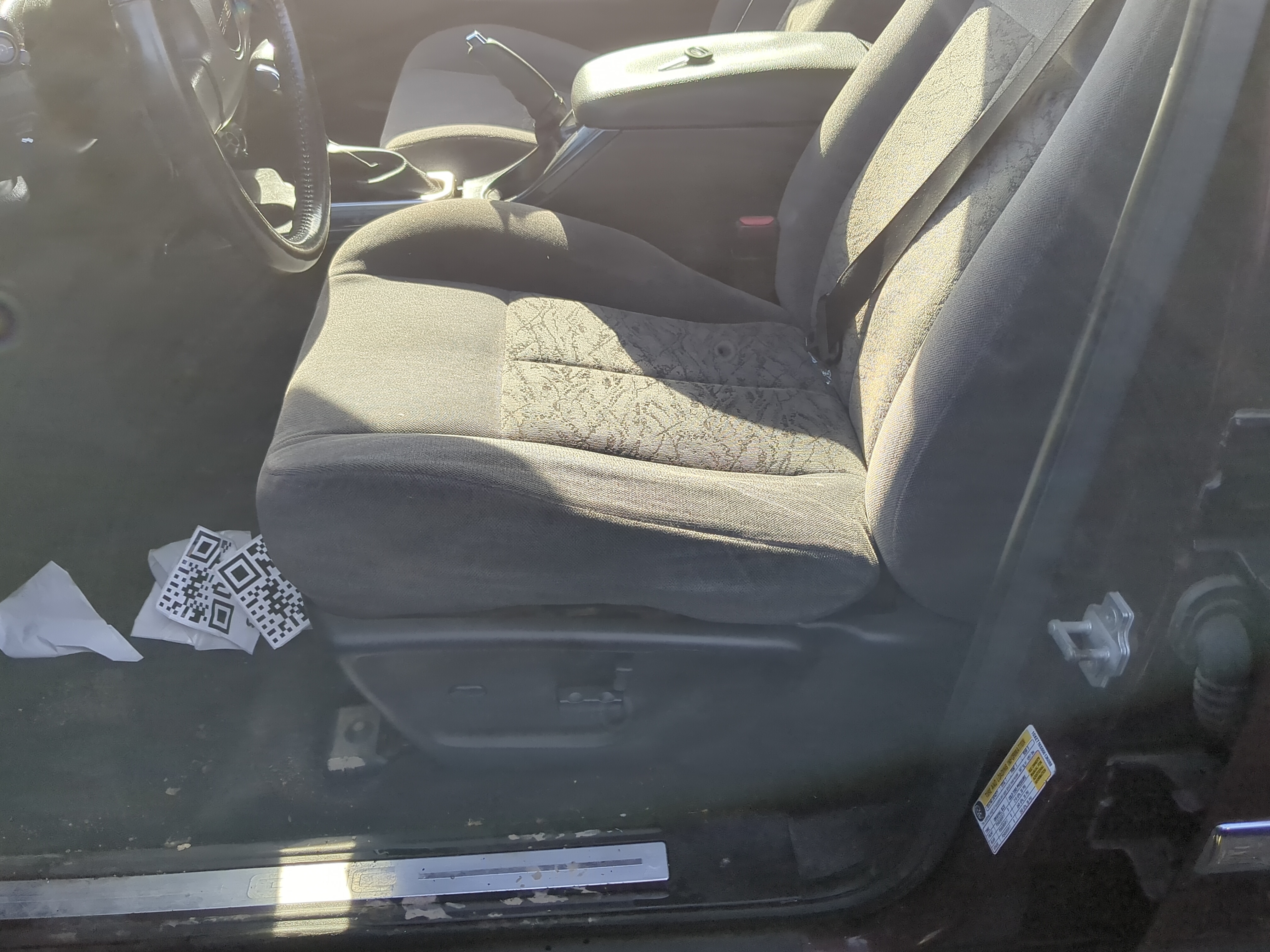 2005-2006 Gmc Envoy Xl Driver Front Seat Oem 1236546 - Oemusedautoparts1.com