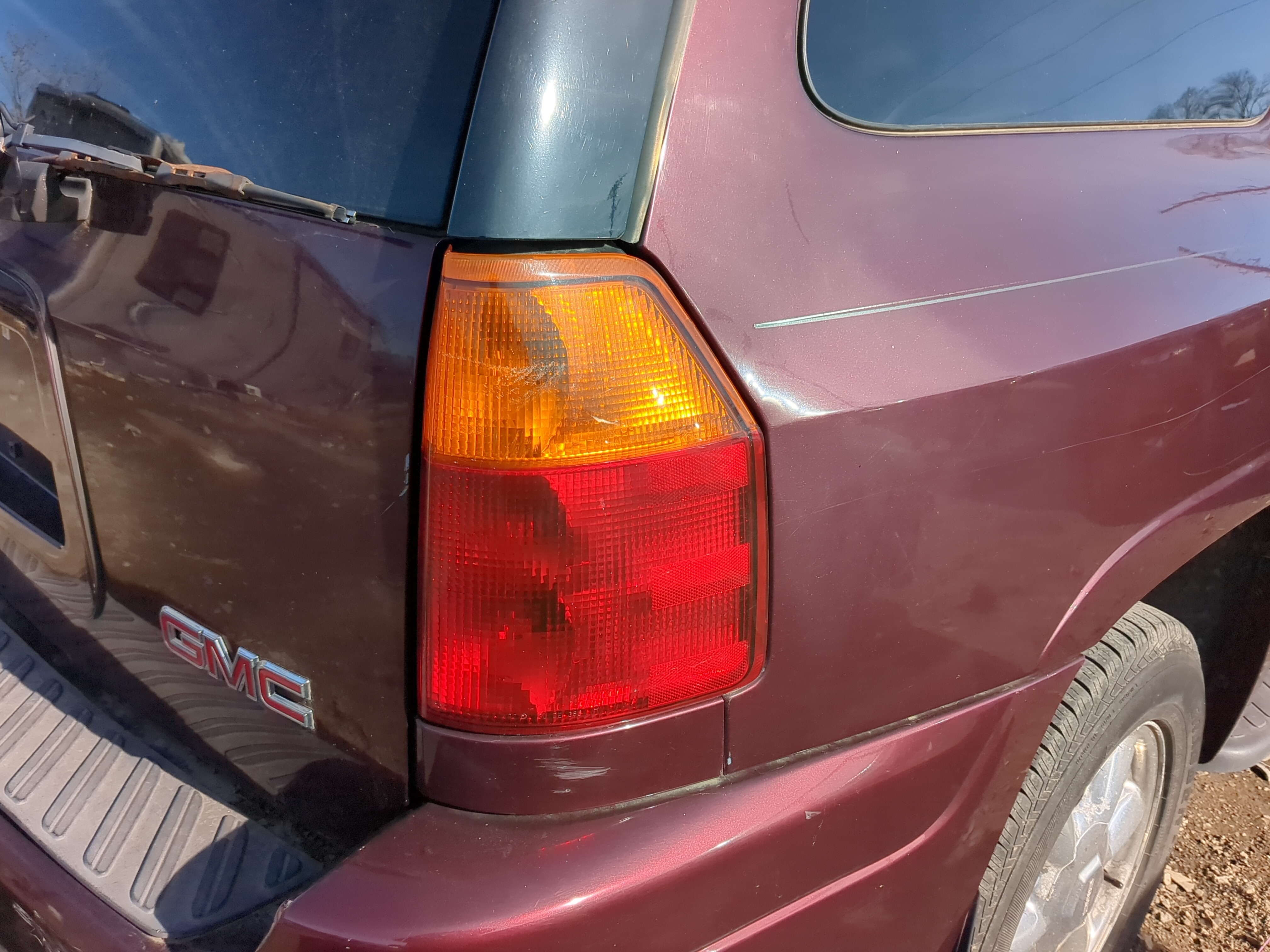 2002-2006 Gmc Envoy Xl Passenger Right Side Tail Light Taillight Oem 1236658 - Oemusedautoparts1.com
