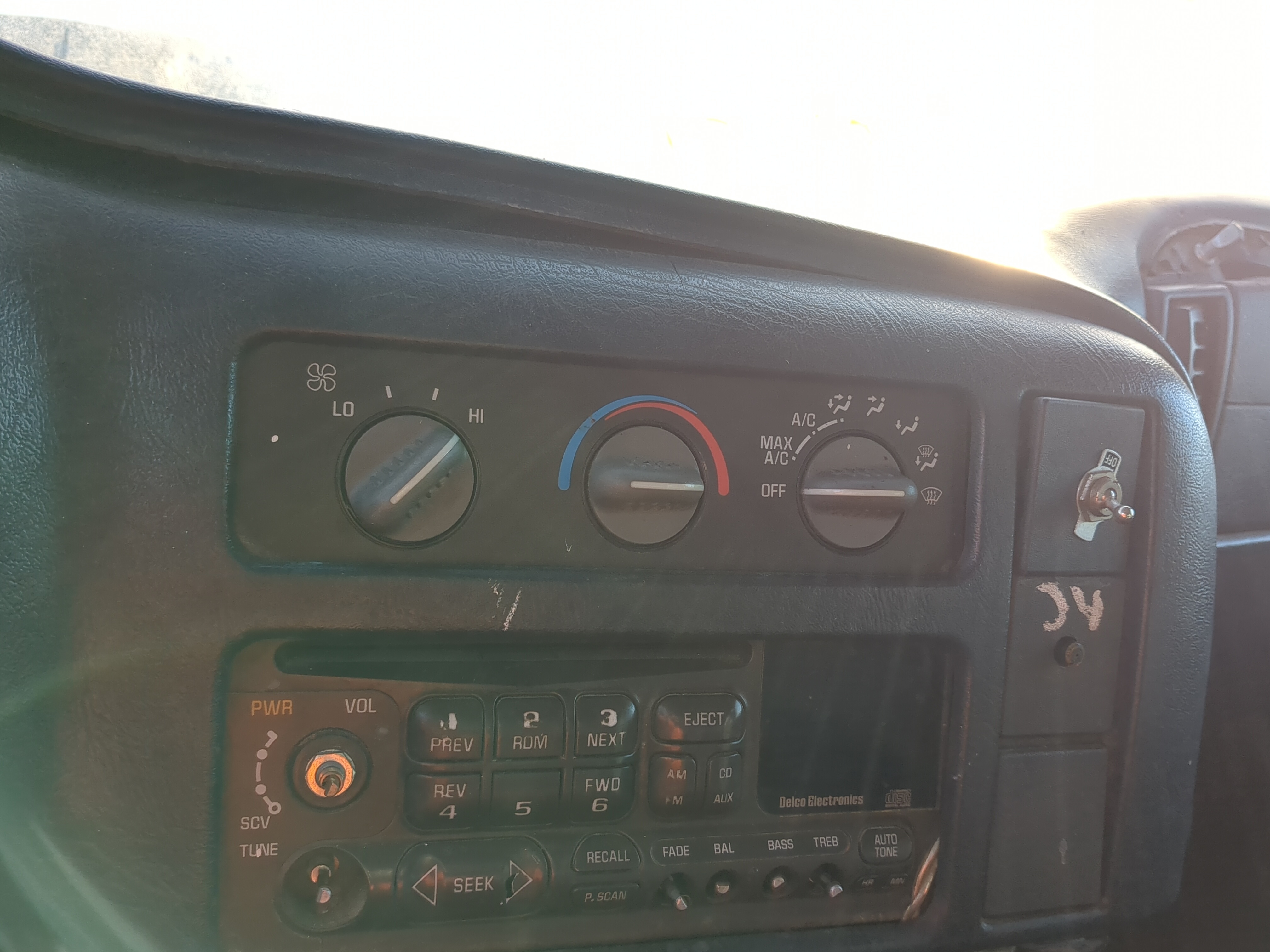 1996-2005 Chevrolet Astro Ac Heater Climate Control 1237101 - Oemusedautoparts1.com