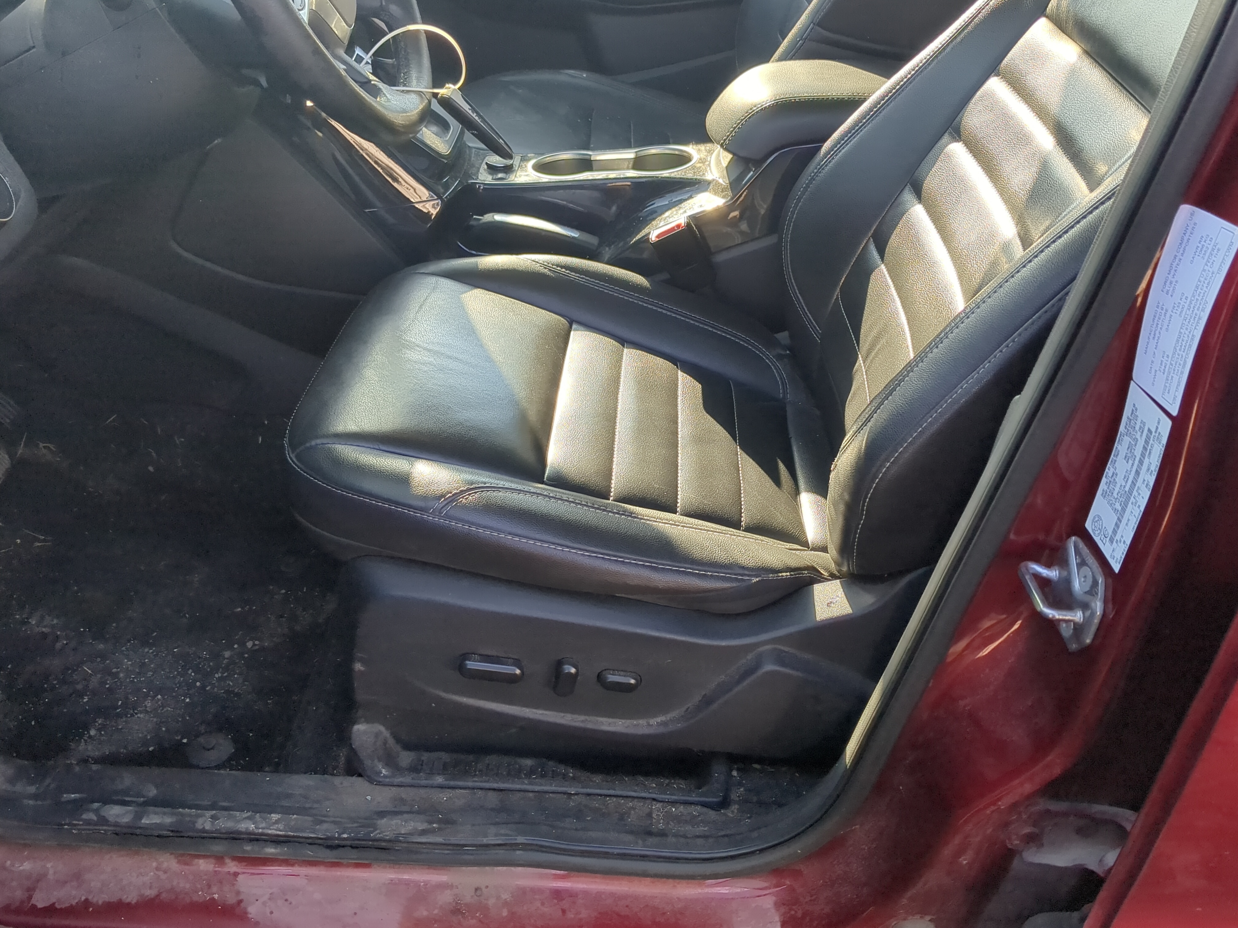 2013-2015 Ford Escape Driver Front Seat Oem 1237400 - Oemusedautoparts1.com