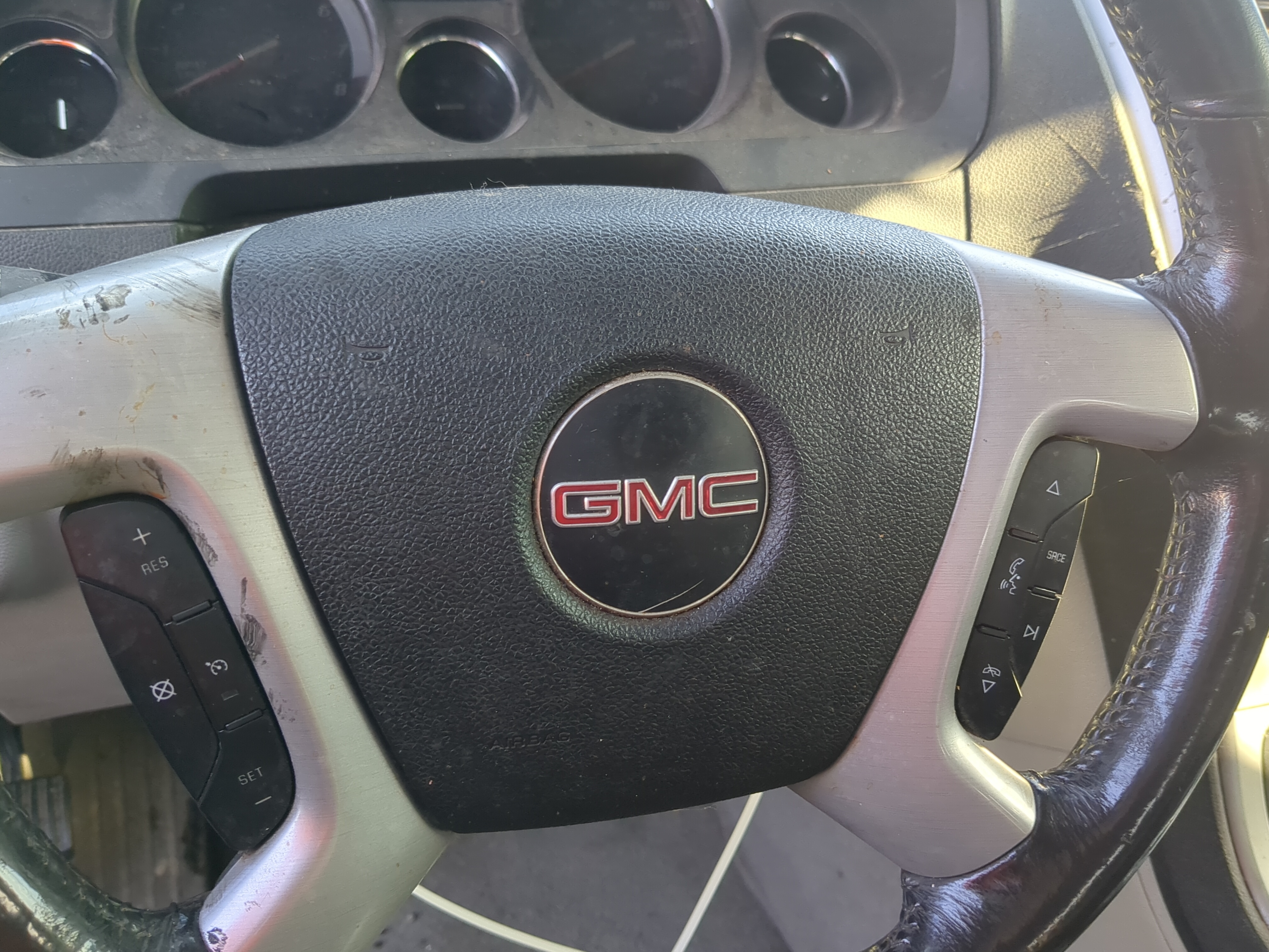 2012-2012 Gmc Acadia Air Bag Driver Left Steering Wheel Mounted 1238260 - Oemusedautoparts1.com