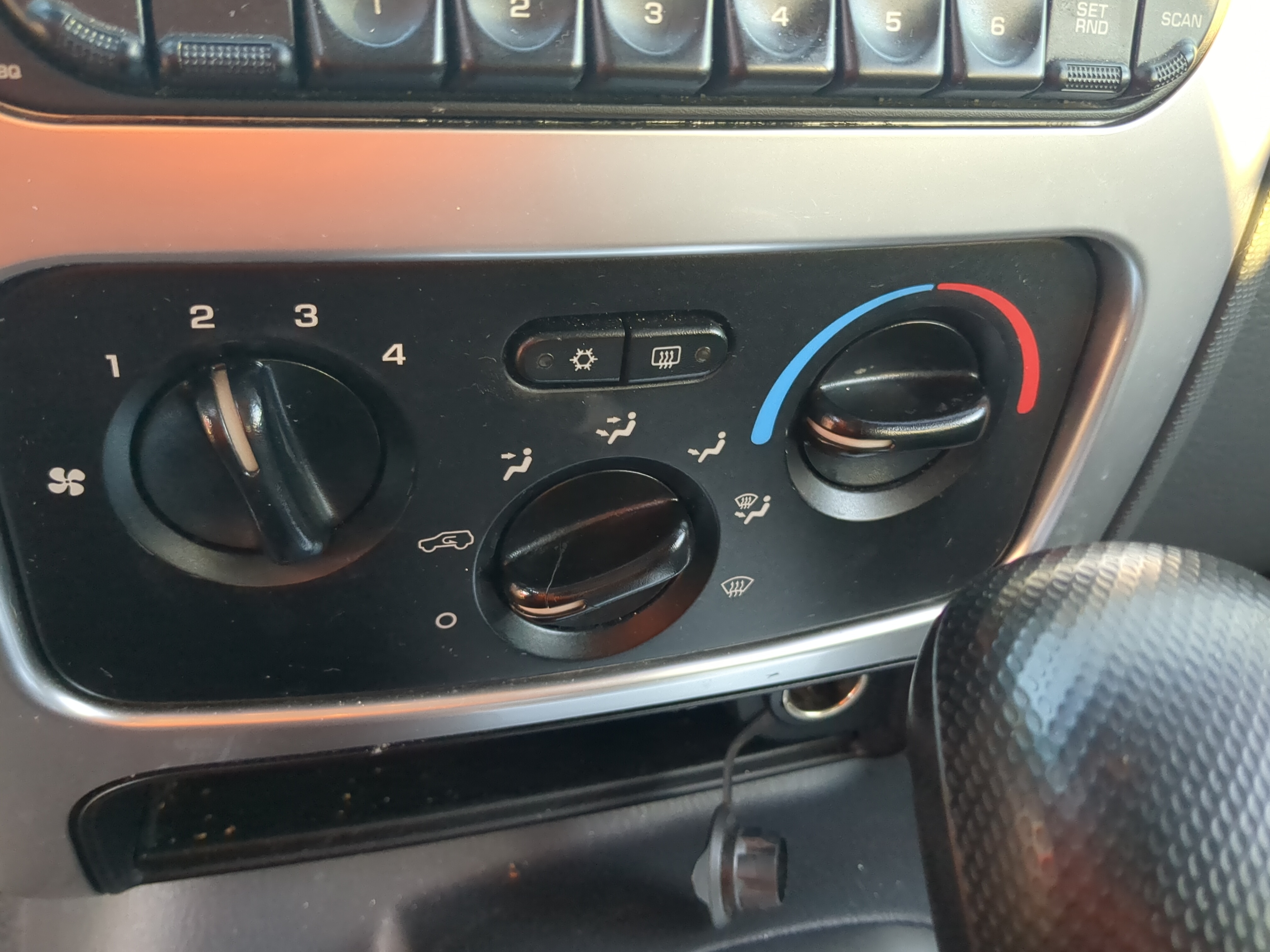 Picture of 2004-2007 Jeep Liberty Ac Heater Climate Control 1238751