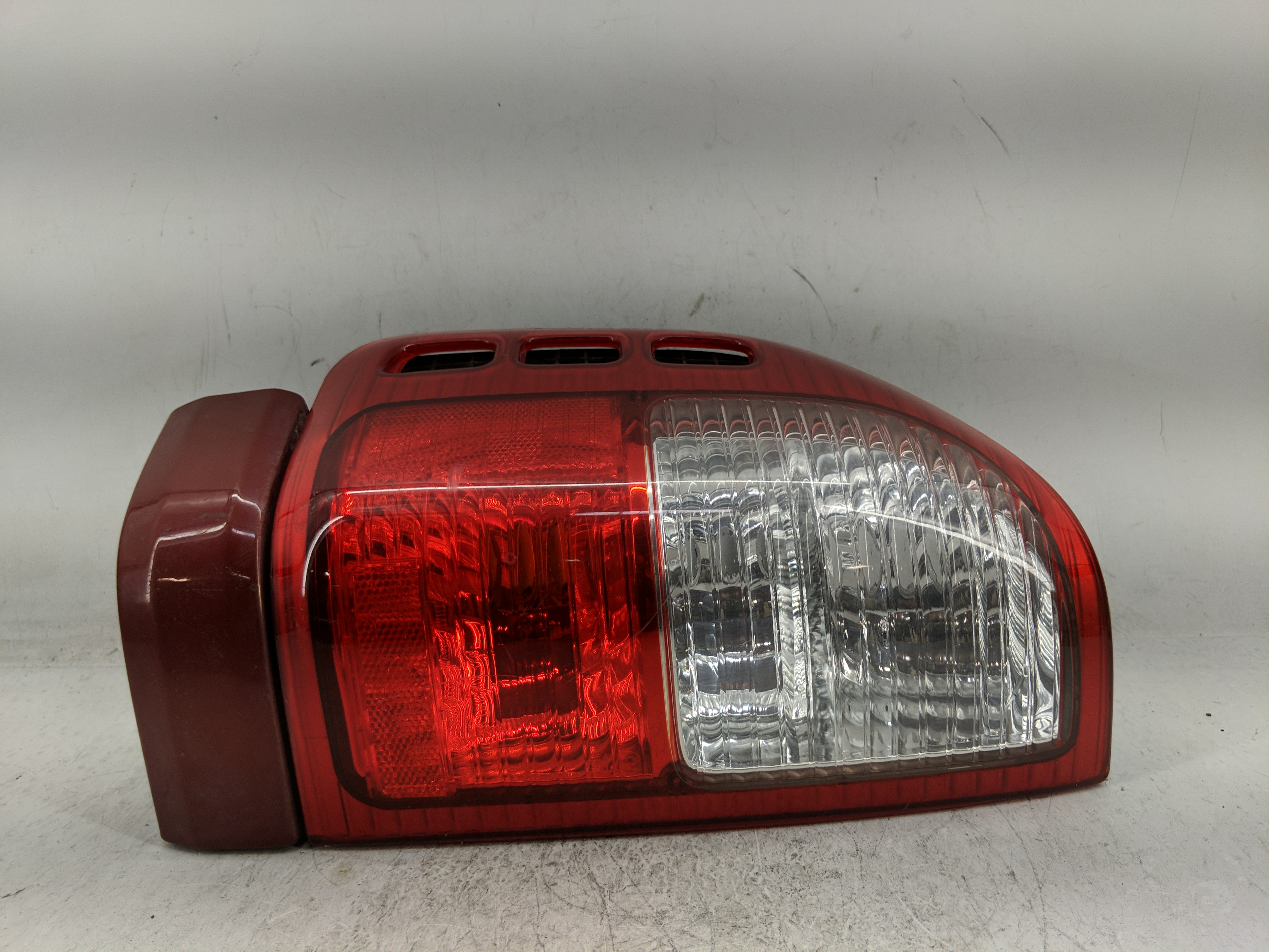 2000-2004 Isuzu Rodeo Passenger Right Side Tail Light Taillight Oem 1239582 - Oemusedautoparts1.com