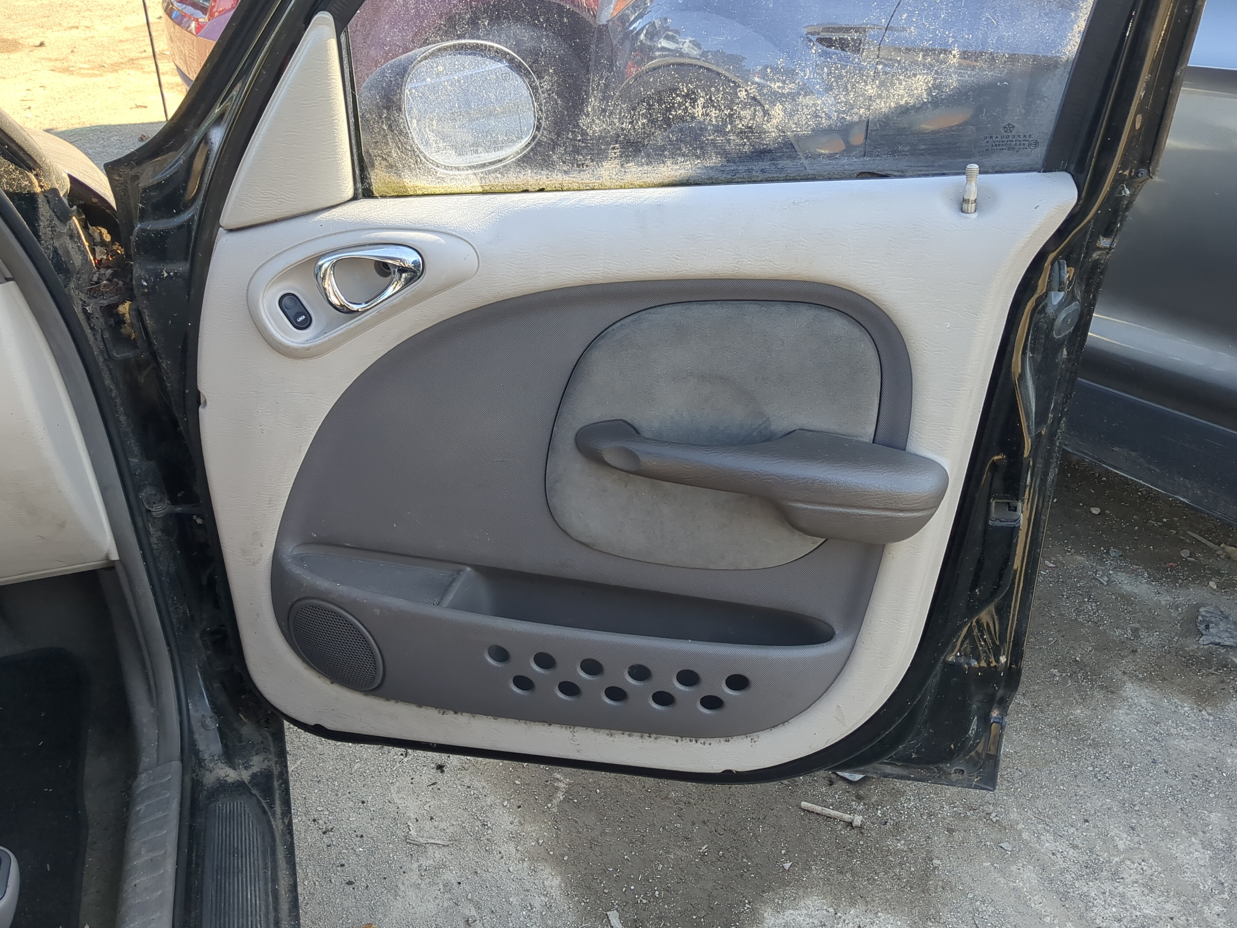 Picture of 2002 Chrysler Pt Cruiser Front Right Passenger Interior Door Panel Trim 1240746