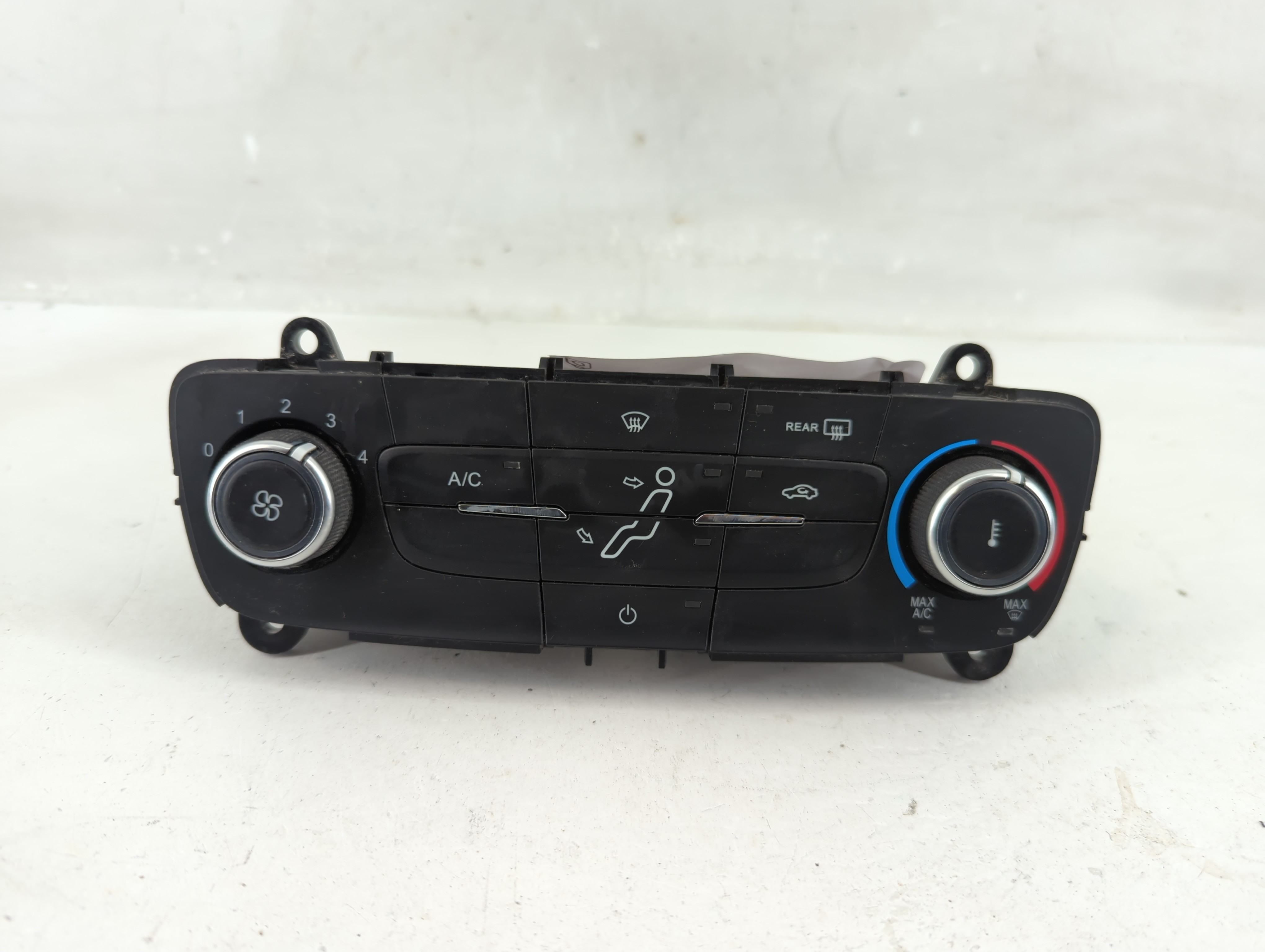 2015-2018 Ford Focus Ac Heater Roof Climate Control F1et-19980-jj 1240792 - Oemusedautoparts1.com